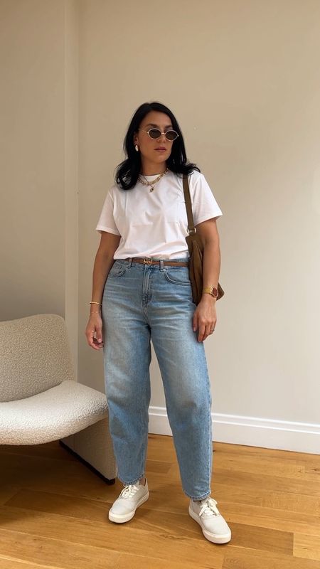 Jeans and a white tee

T-shirt Sunspell
Trainers Clae

#LTKSeasonal #LTKstyletip #LTKFind