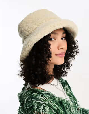 Dr Denim Hugo teddy borg bucket hat in camel | ASOS (Global)