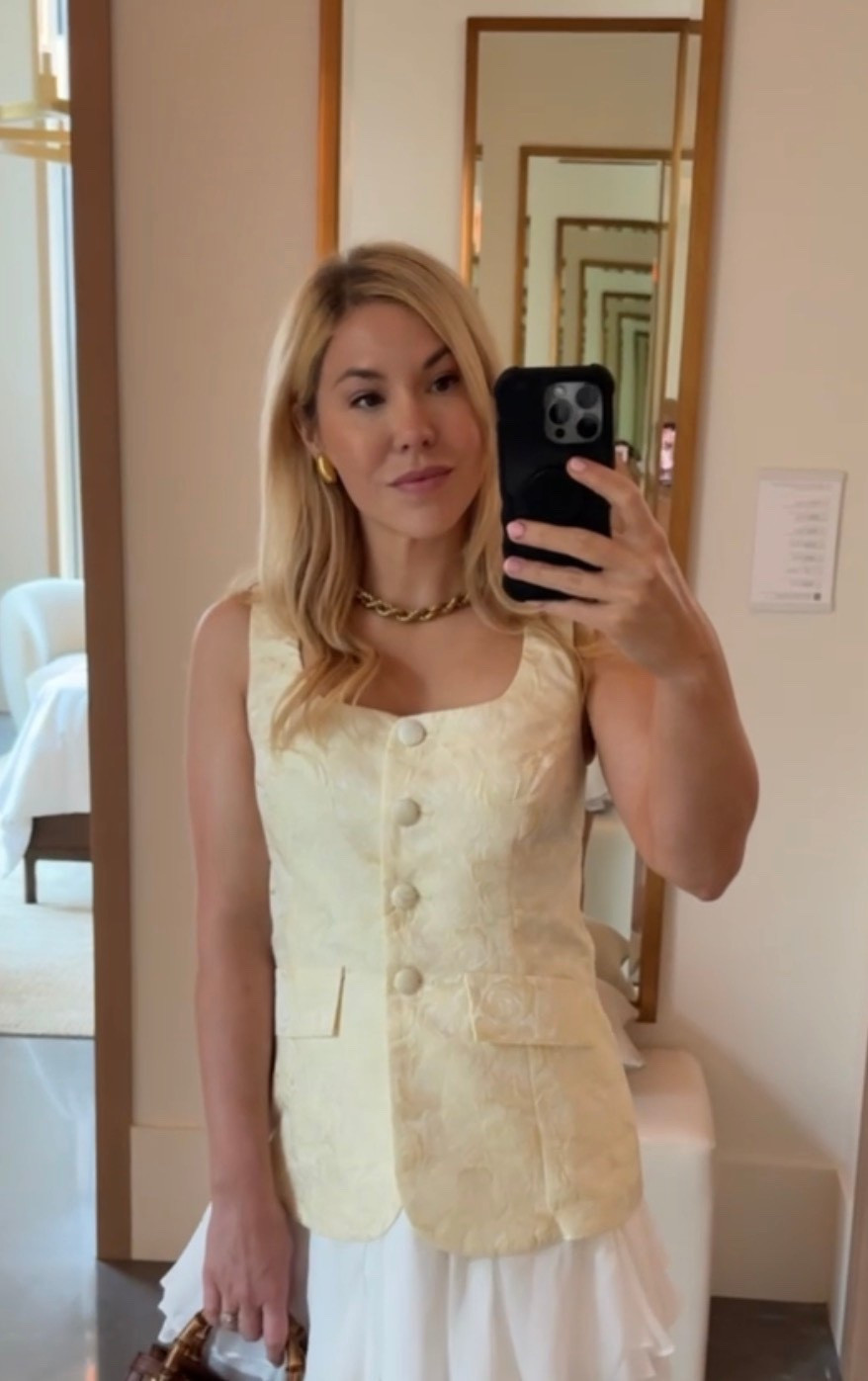 Yellow dress
Dress
Spring dress