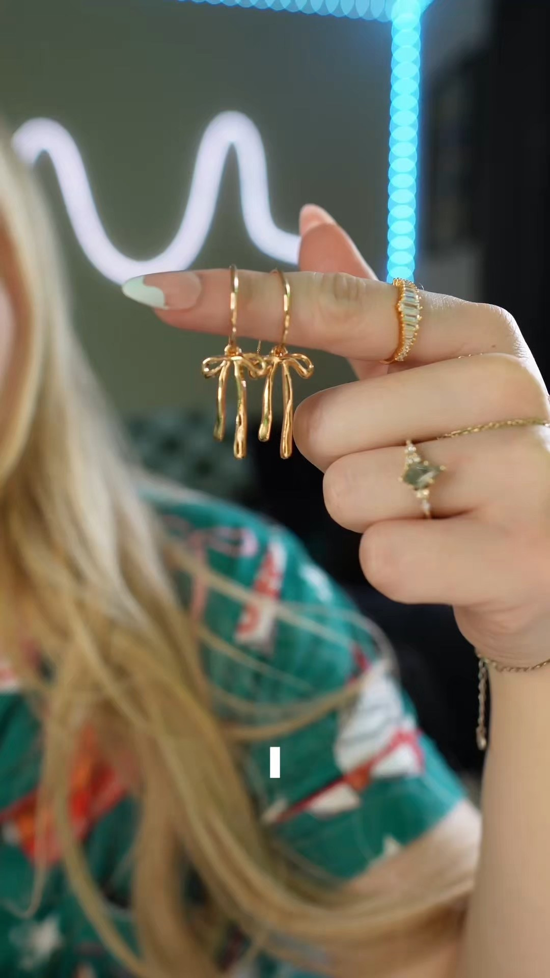 These gold bow earrings are the perfect Valentine’s Day gift 💕
Dainty, feminine, and easy to wear every day — they look high-end but are actually super affordable.

#valentinesdaygift #bowearrings #daintyjewelry #giftideas

#LTKFindsUnder50 #LTKBeauty #LTKootd