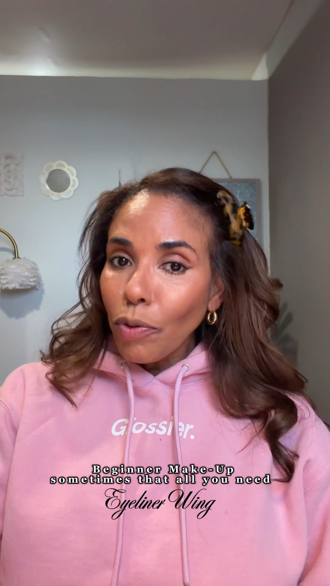 Let’s create a basic but pretty & easy eyeliner wing 🤩