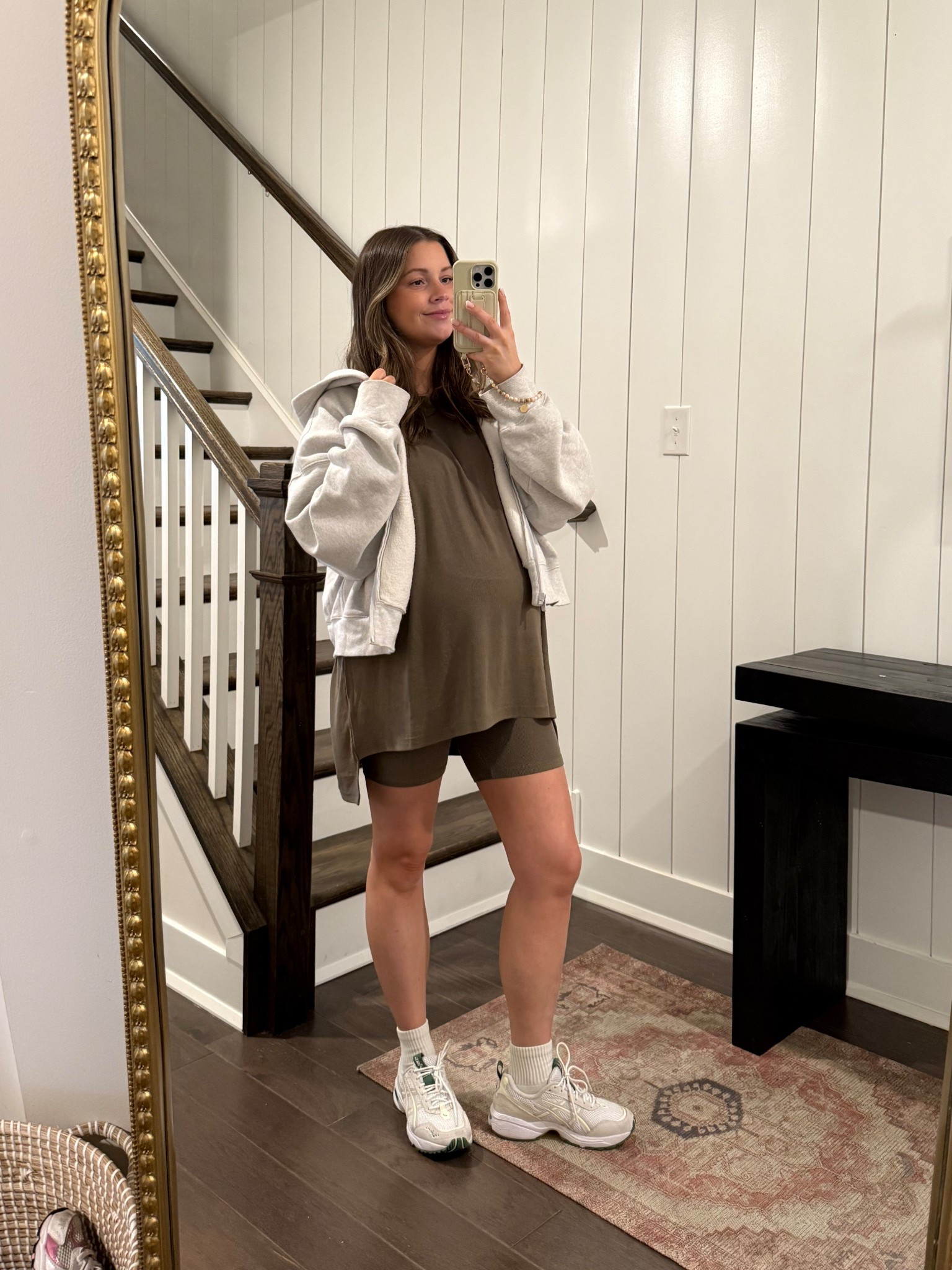 Wearing medium in the set, XL in the hoodie! 