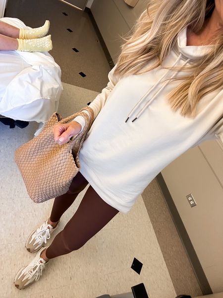 Comfy fall pullover
Fall outfit idea