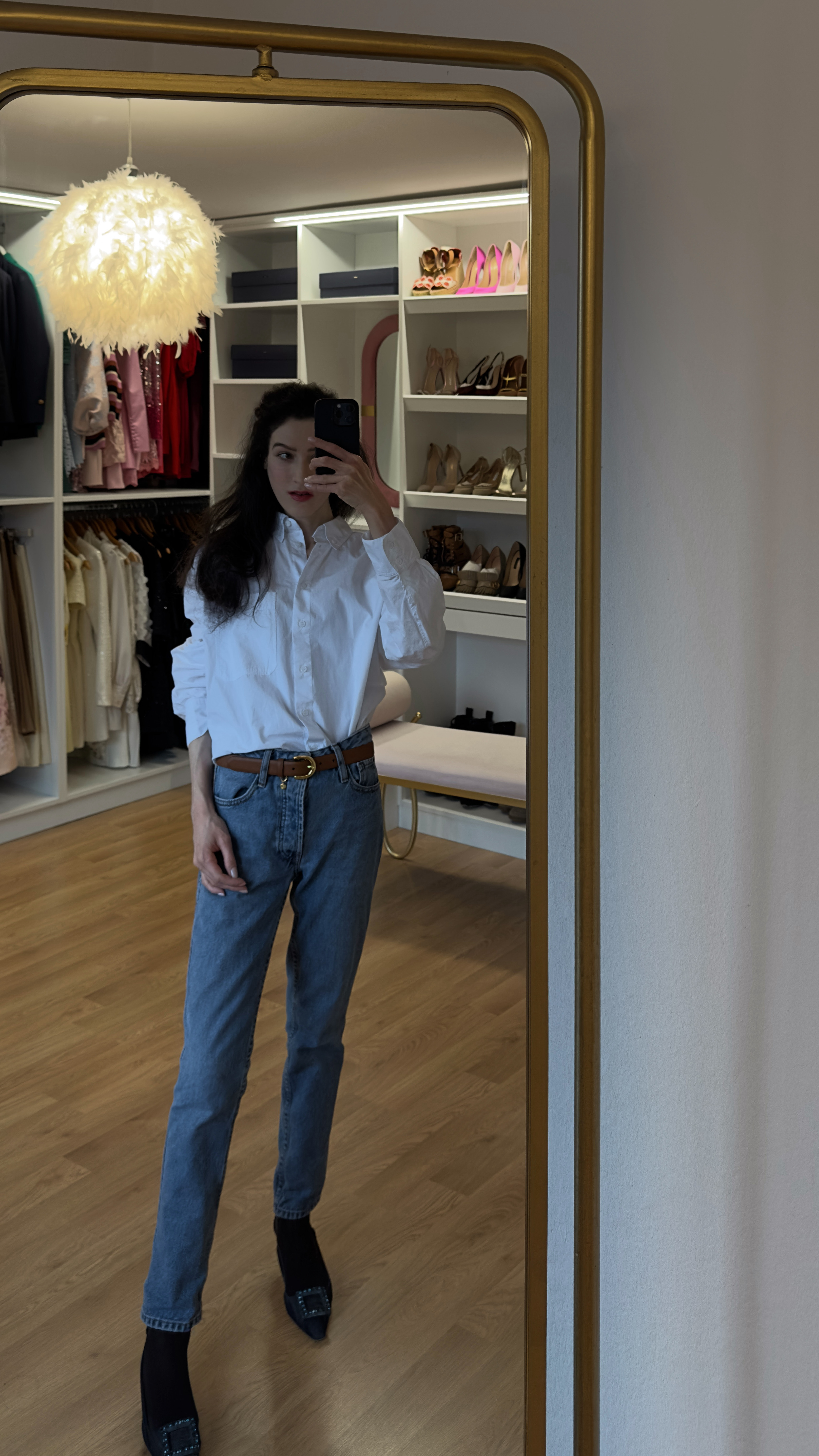 Everyday outfits, spring outfits 2026, daily looks, look simples, spring outfit, look casual, look basico, look casual femenino, spring capsule wardrobe, spring fits, New York spring outfits, Carolyn Bessette-Kennedy, 90s Style, minimalism, chic outfit, white shirt,, white button down, blue jeans, brown belt, kitten heels 
#zara
 

#LTKootd #LTKdayinmylife #LTKmomlife