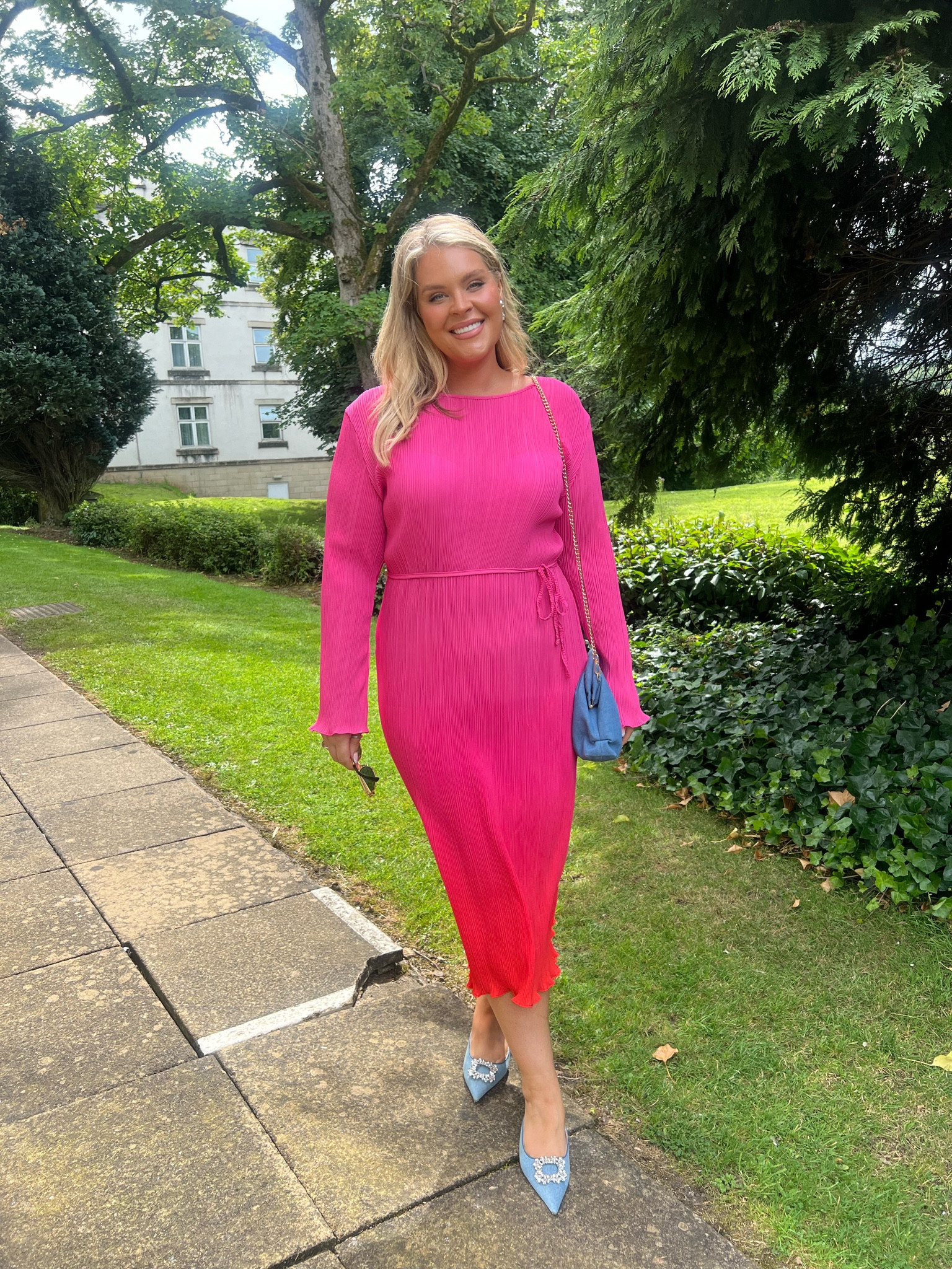 Wedding guest dress. Going out dress. Pink dress. Plisse dress. Never fully dressed. Occasionwear. 