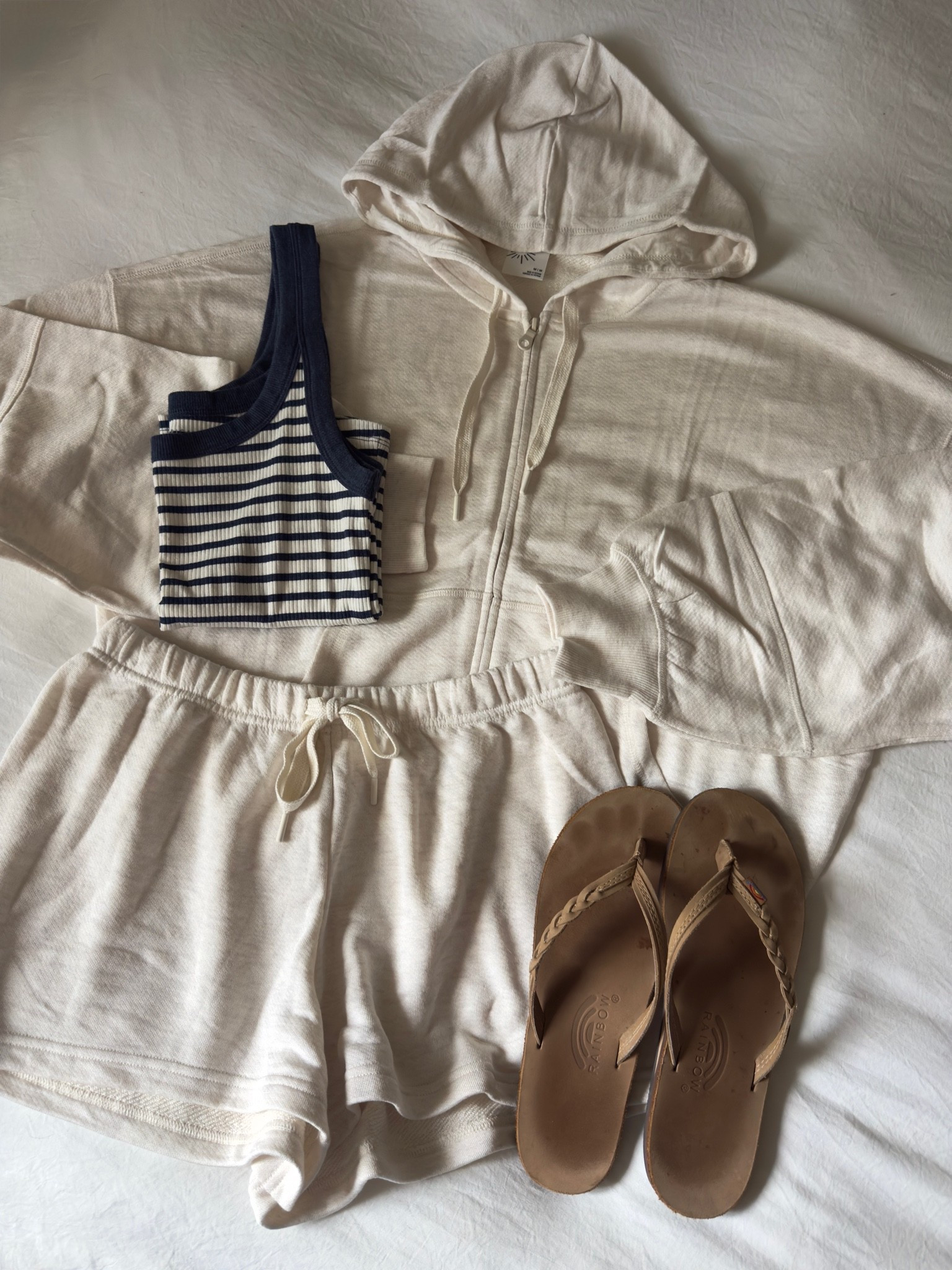 Obsessed 💛

#loungewear #set #terry #cozy #summer #hoodie #sweatpants #medium #aerie

#LTKootd #LTKSeasonal