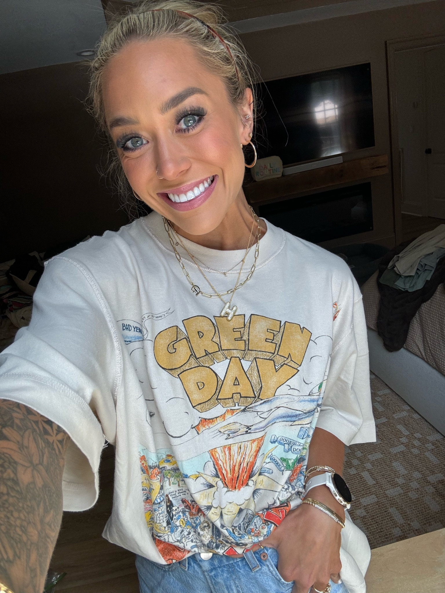 OOTD✨🤎 super sad this Abercrombie tee is sold out but wanted to link all the jewelry faves! 🤩

Summer style / graphics / American Eagle / Holley Gabrielle / Amazon finds 

#LTKFindsUnder100 #LTKStyleTip #LTKFindsUnder50