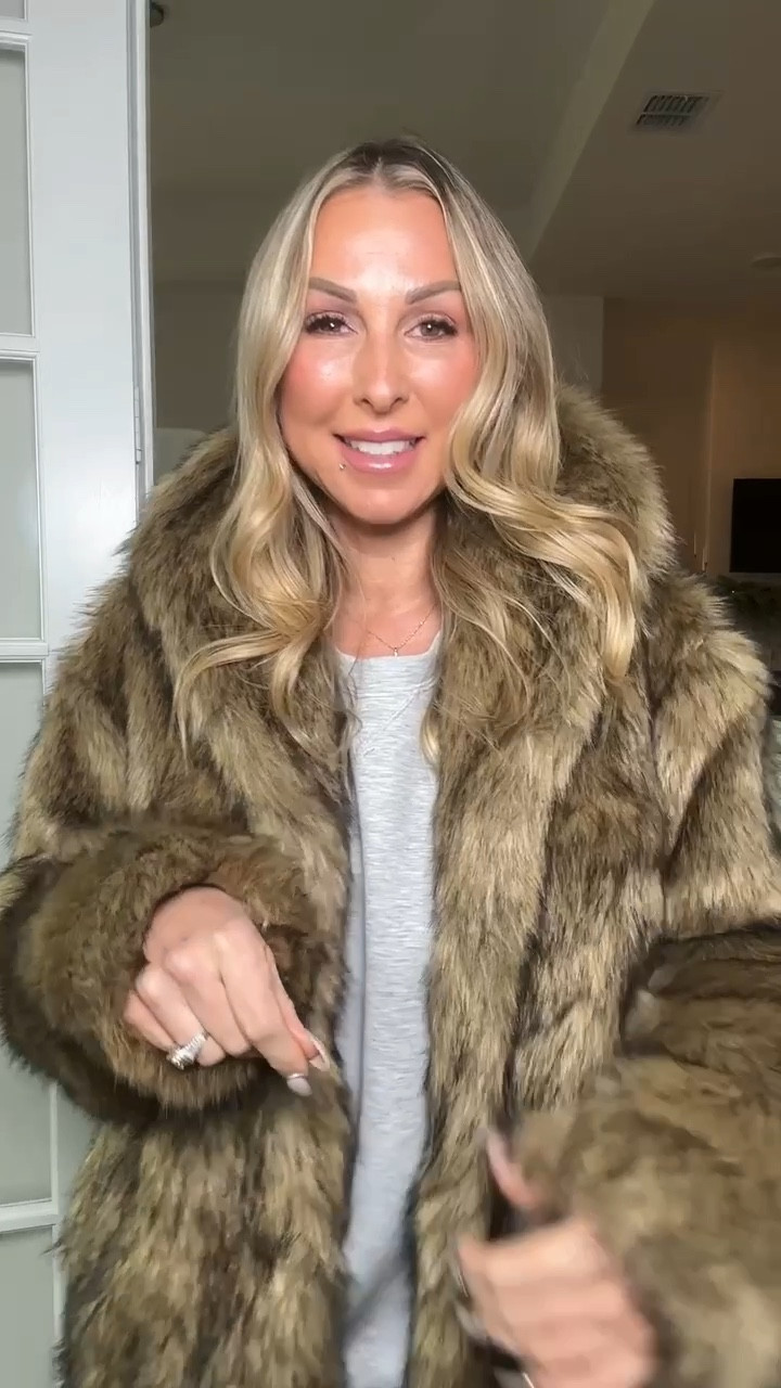 Cold-weather layers I’m living in. ❄️
Linking my Amazon lounge set (cozy + affordable) and the Abercrombie faux-fur coat that makes any outfit look instantly luxe.

Perfect over 40 winter style, easy high-low dressing, and neutral outfit inspo you’ll reach for all season.

#LTKunder50 #LTKwinter #LTKfashion #LTKover40 #AmazonFashion #AbercrombieStyle #HighLowStyle #WinterOutfitIdeas

#LTKFindsUnder100 #LTKHoliday #LTKSeasonal