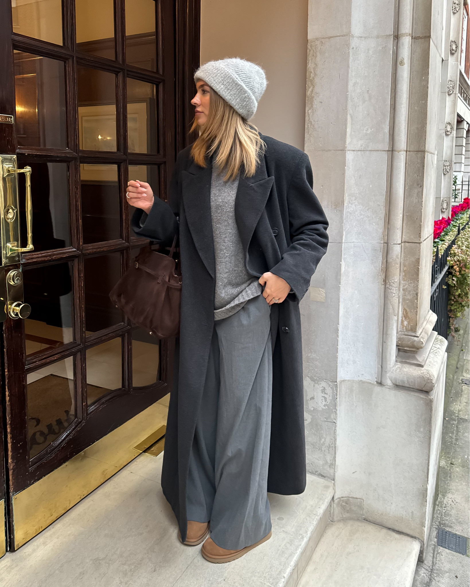 Grey outfit 
Grey maxi coat
Winter outfit 
Grey trousers 27 L
Grey funnel neck jumper 