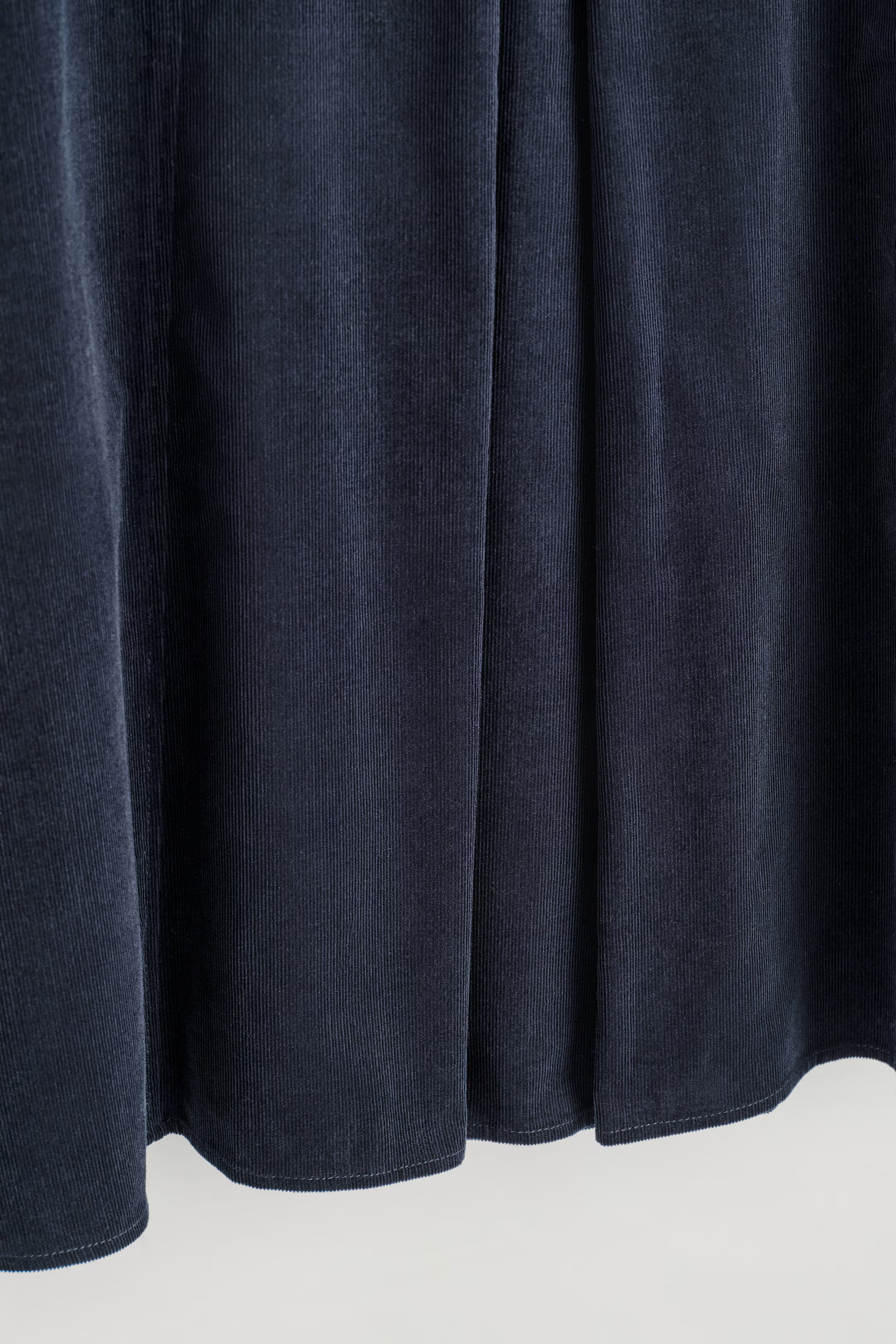 MIDIROCK AUS CORD MIT FALTEN - NAVYBLAU | COS DE | COS (EU)