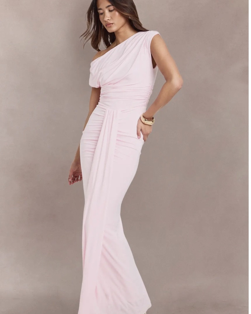 Double layer construction
Asymmetric drape front detail
Figure-flattering bodycon fit
Sleeveless maxi length
Description
Striking asymmetric neckline with elegant drape detail
Double layer design for enhanced structure and movement
Figure-defining ruched waist creates a flattering silhouette
Floor-sweeping maxi length for dramatic evening appeal
Slinky fabric offers comfortable stretch and graceful draping
Make an unforgettable entrance in this sophisticated double layer maxi dress. The asymmetric neckline creates architectural interest while the expertly draped front adds movement and dimension to your silhouette. The ruched waistline cinches in all the right places, flowing into a sleek column skirt that elongates your frame. Style with strappy metallic heels and statement gold cuffs as seen on our model for a night out in the city. This versatile piece transitions effortlessly from cocktail parties to upscale restaurant dinners. The slinky fabric ensures both comfort and elegance throughout your evening, moving beautifully with every step while maintaining its shape. Perfect for those special occasions when you want to command attention without compromising on comfort
@boohoo

#LTKSaleAlert #LTKdayinmylife #LTKU