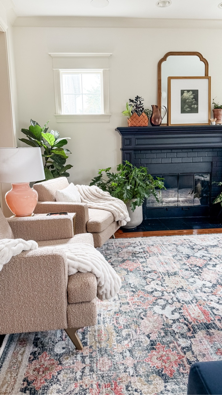 There’s a reason @albanyparkhome calls it performance fabric! I was amazed watching the water bead up and roll off the fabric without soaking in. I genuinely spill so much on my furniture while caring for my plants and am so excited about these chairs. 



#functionalfurniture #houseplantlover #plantstyling #plantfilledhome #plantlife #plantcare