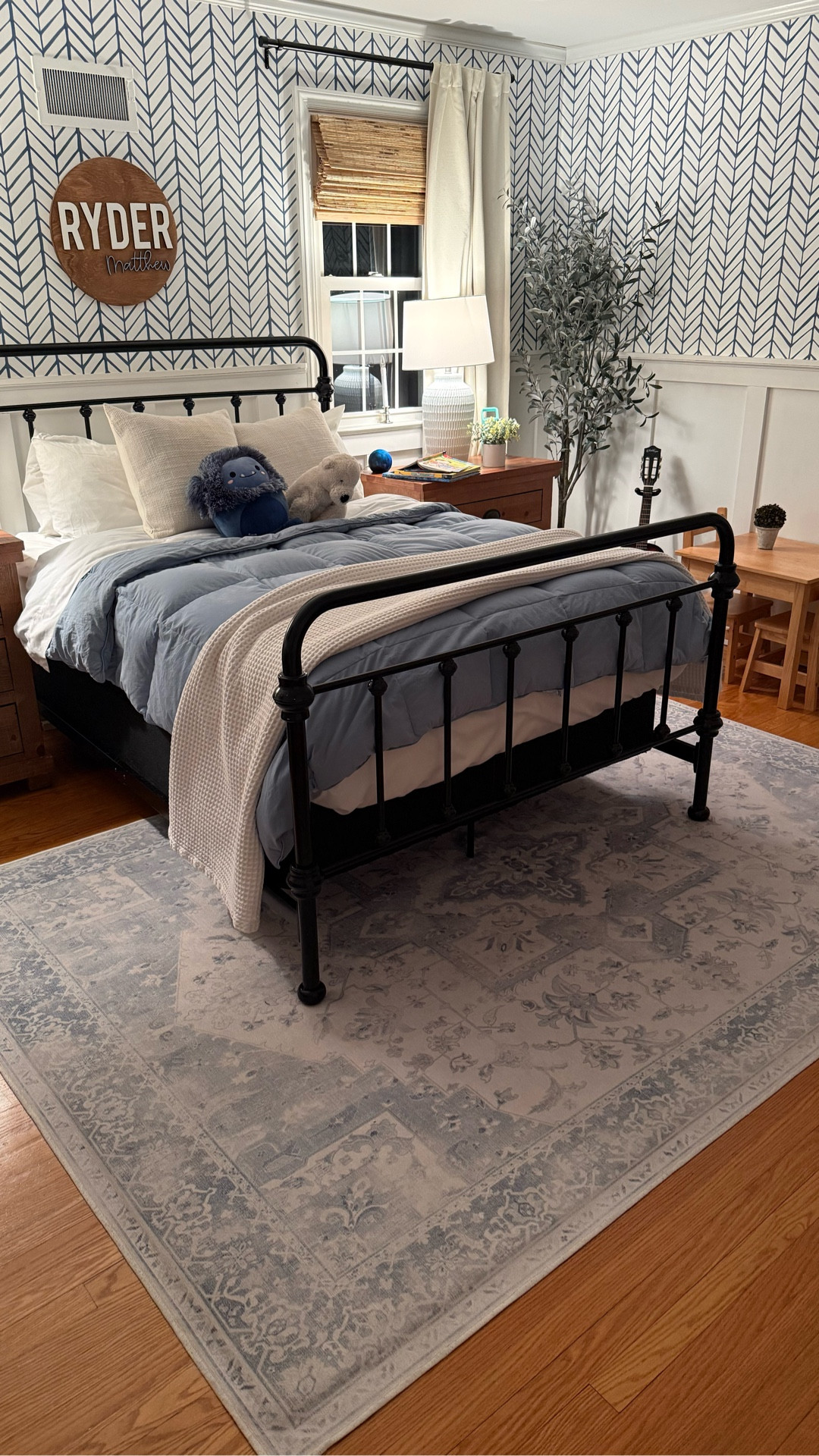 I had 20 minutes to clean up as much as a could - let’s go! I actually love cleaning. I’ve loved cleaning for as long as I can remember. My parents thought I was going to open my own cleaning business (but instead I became a pharmacist lol). Just last night my dad told me a memory he has of me growing up is when I sat in awe of him cleaning the tile in the bathroom when I was a little girl.

Another random thought - I desperately need a new drying rack for dishes. I’ve tried so many and they honestly all suck. Please let me know if you have a favorite I can try!

I got the powder room, laundry room, dining room, and part of the kitchen clean. Not too bad in my books! 🙌🏻

Cleaning reel | cleaning inspo | clean house | 20 minute refresh 


#LTKmorningroutine #LTKdayinmylife #LTKHome