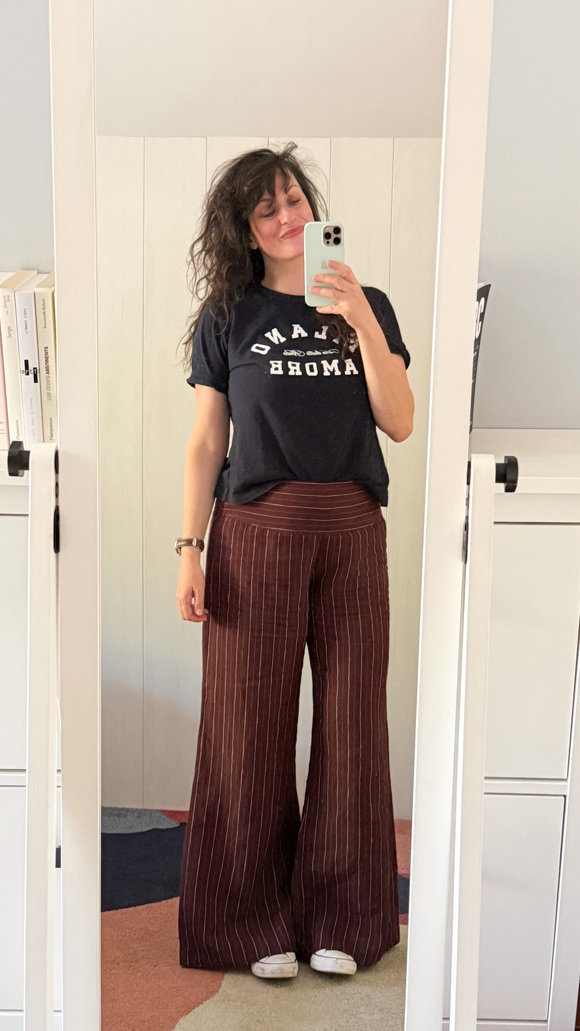 •T-shirt bleu marine #hm
• Pantalon en lin rayé bordeaux #massimodutti 
• #converse en cuir blanc 
• Lip blush « Wine » #refy 

#LTKfrance #LTKeurope #LTKFashionMonth