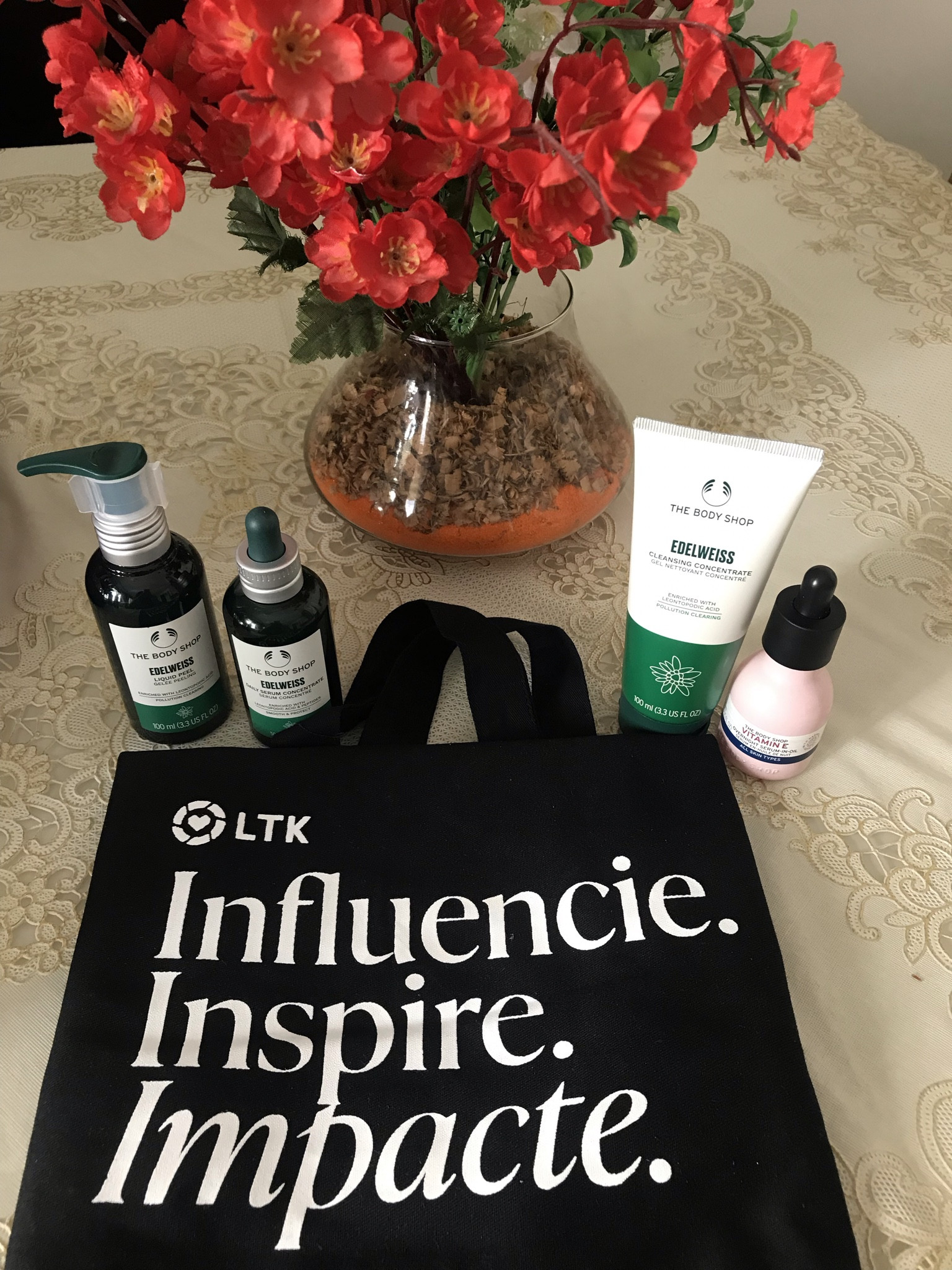 Uma marca que eu não abro mão quando se trata de cuidados pessoais  é a The body Shop , os produtos são maravilhosos para você incluir na dia rotina do dia dia .

#natalltk @ltkbrasil 

#LTKsalealert #LTKfindsunder50 #LTKGiftGuide