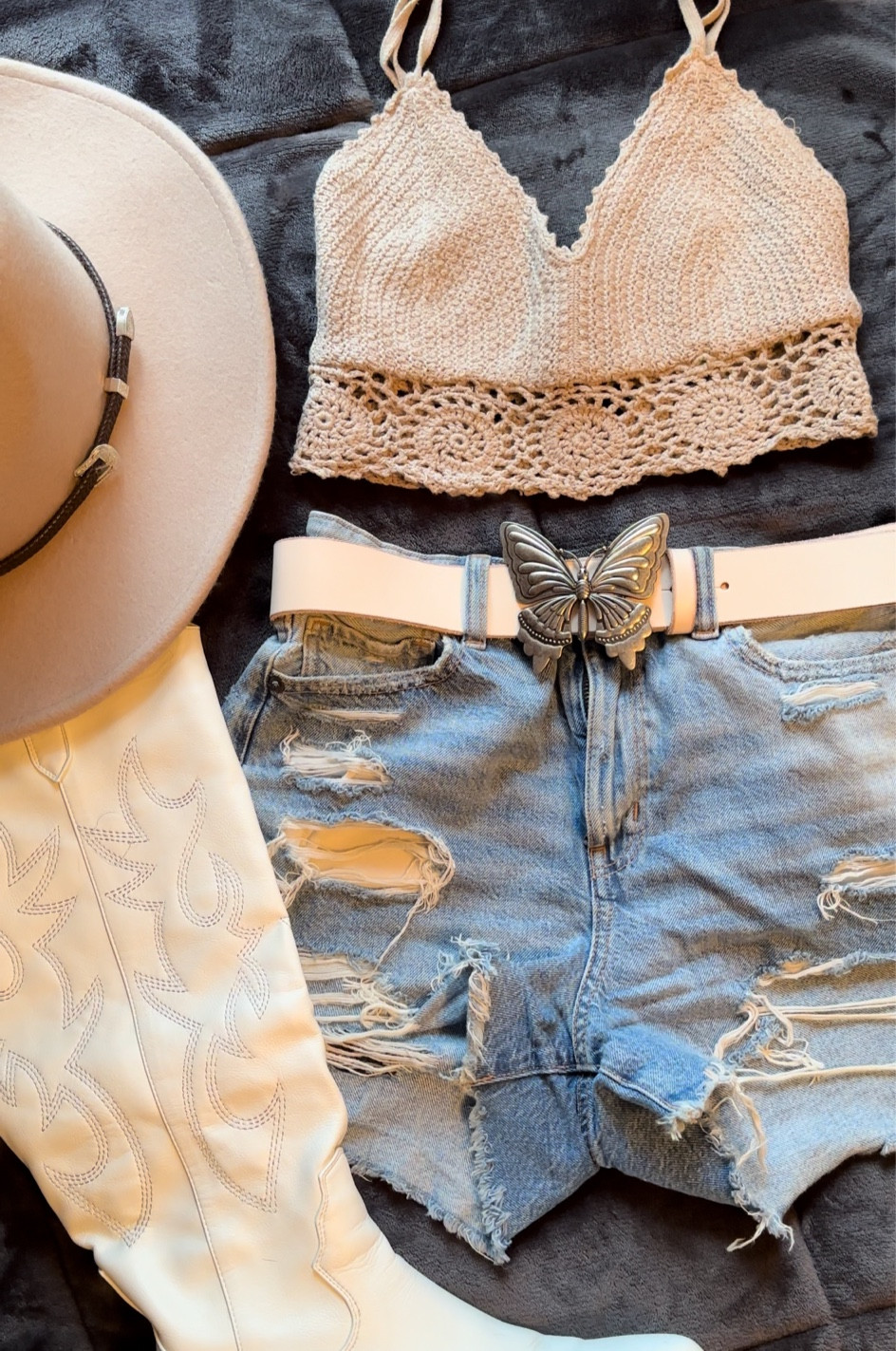 Coastal cowgirl TikTok outfit

#LTKGiftGuide #LTKSeasonal #LTKFind