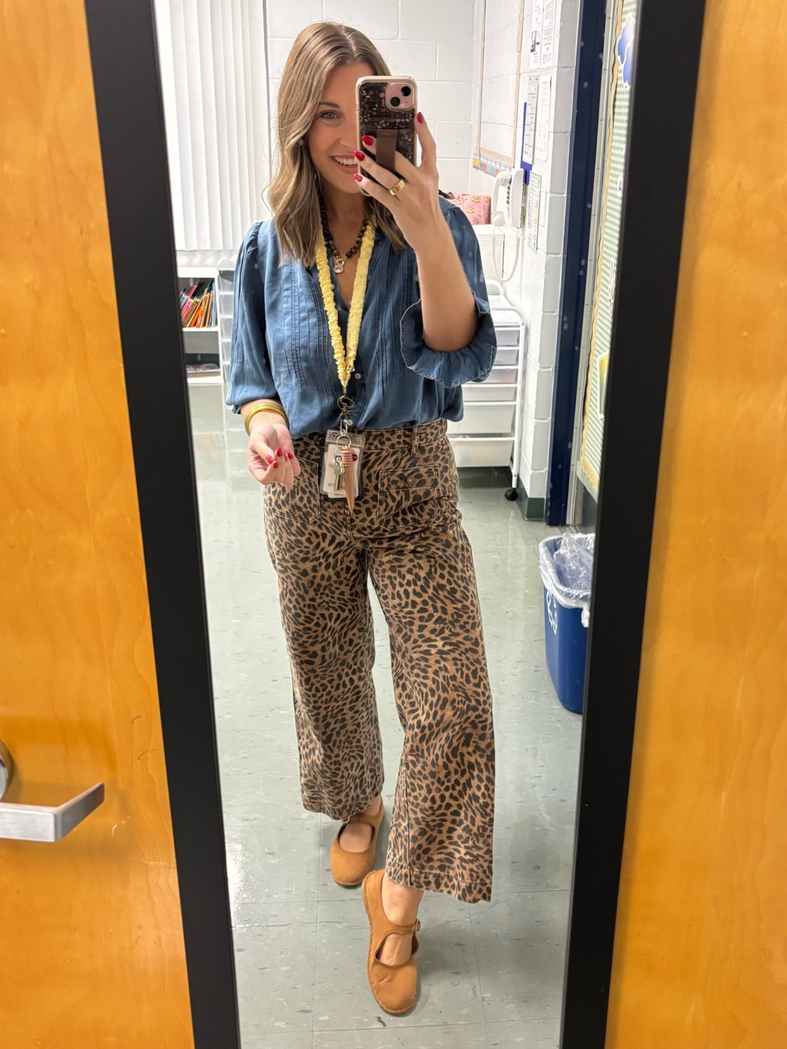 Loving the leopard for fall! Front pocket denim jeans & chambray denim top- fall outfit 

TTS

#LTKootd #LTKgrwm #LTKdayinmylife
