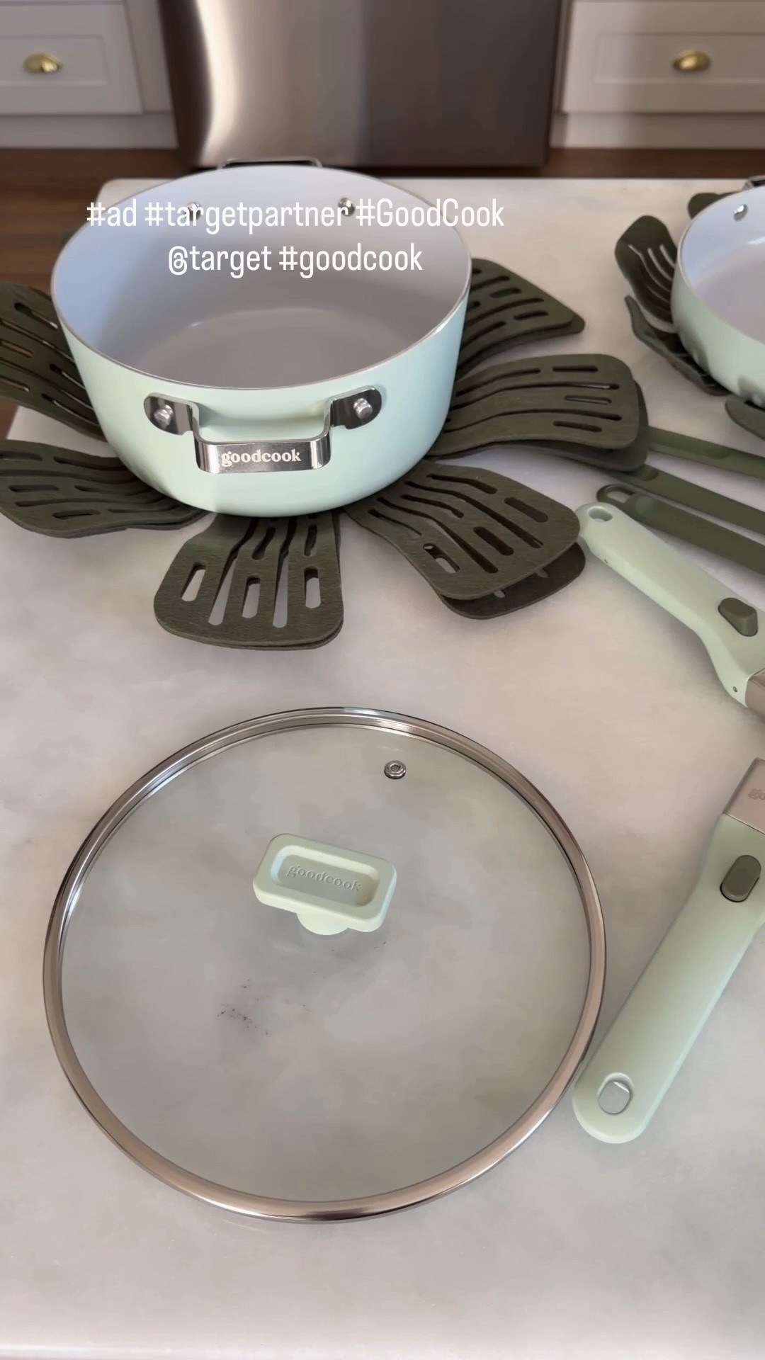#ad My new favorite tool for cookbook testing 🍳 The GoodCook Removable Handle Ceramic Nonstick set from Target — sage green, nests away for storage, and released this pancake without a drop of oil. Tap to shop it all.
@target @goodcook #targetpartner #GoodCook