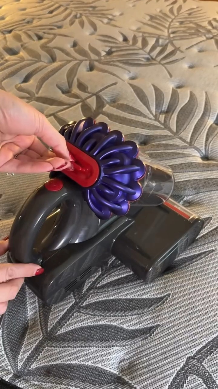 Una aspiradora que limpia sillones y colchones en minutos! Comenta LIMPIAR si quieres los enlaces por mensaje directo ✨

The Mattress Vacuum Cleaner I didn’t know I needed! 🙌
#cleaning #cleanwithme #cleaninghacks #matressvacuum #vacuum #latinamom #latinaenusa #momlife #homehacks #amazonhome #founditonamazon #amazonmusthave #amazonfavorites #amazonhomefinds