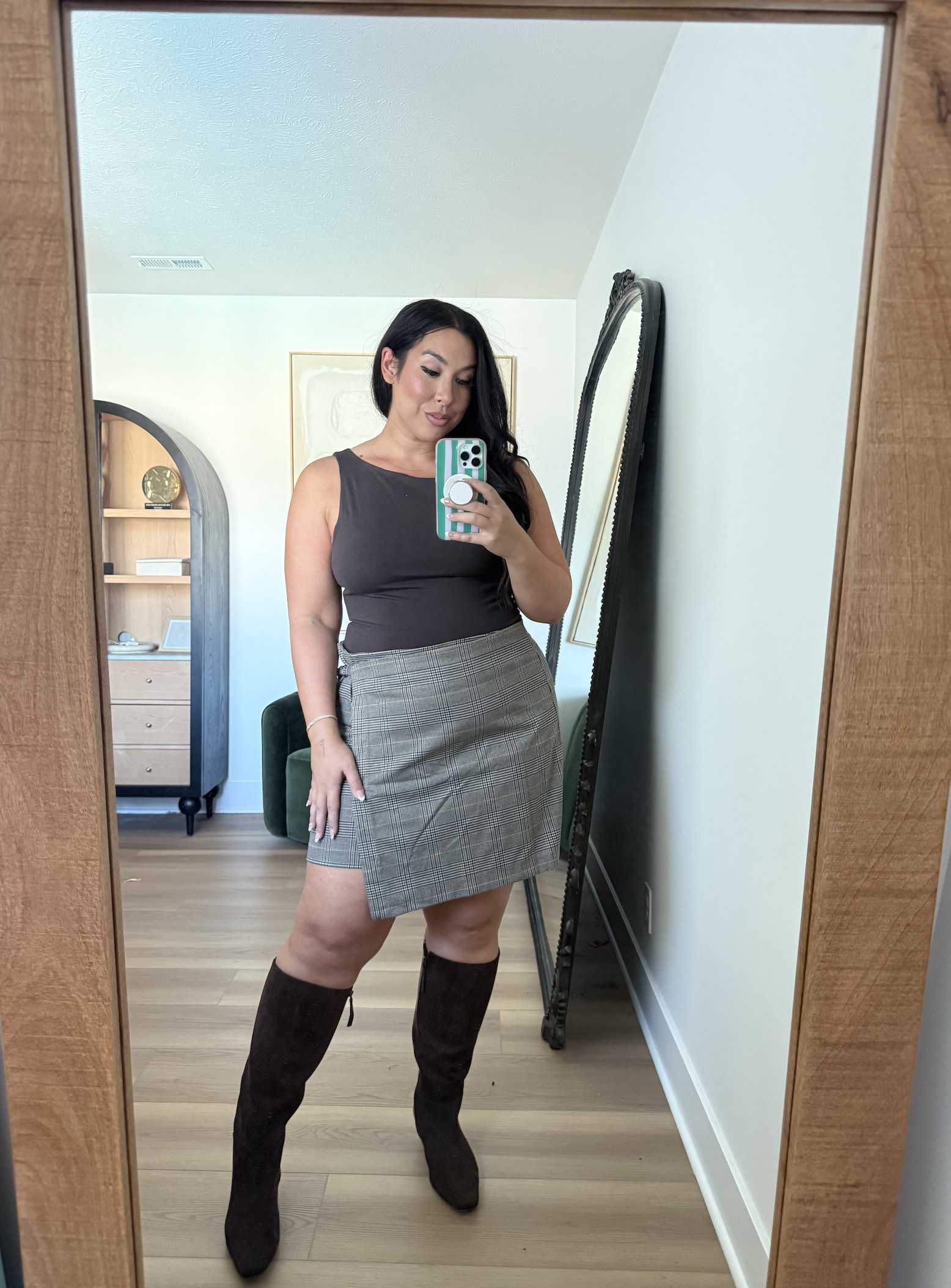 This plaid skirt in the XL tall is such a good length to pair with knee high boots!

Top: L
Skirt: XL Tall

Fall outfits, plaid skirts, work outfit ideas, fall style, mid size fall outfits, affordable outfits for fall, old navy outfits

#LTKootd #LTKMidsize #LTKSeasonal
