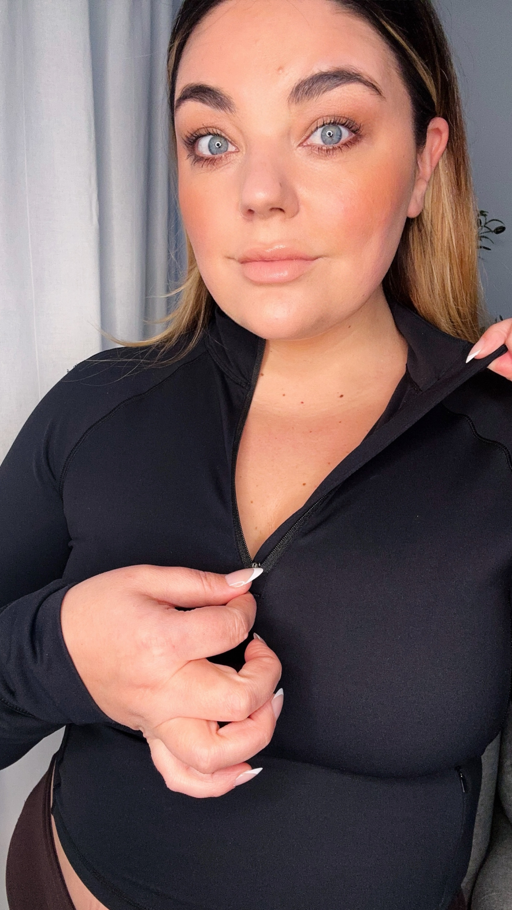 The best Amazon Find of 2025 is here! The Sunzel Half Zip work out top, is almost identical to the Lululemon It’s Rulu Cropped Half Zip. The Buttery Soft Fabric that is stretchy and contours the body. I am wearing a XL, I don’t normally wear a cropped top to the gym but is the perfect length. 

#workoutwear #sunzel #gymfit #gymoutfit #amazonfind

#LTKcanada #LTKfitness
