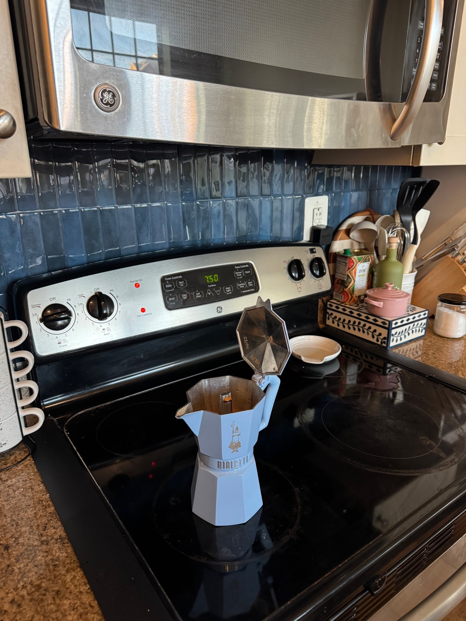 Stovetop espresso maker 