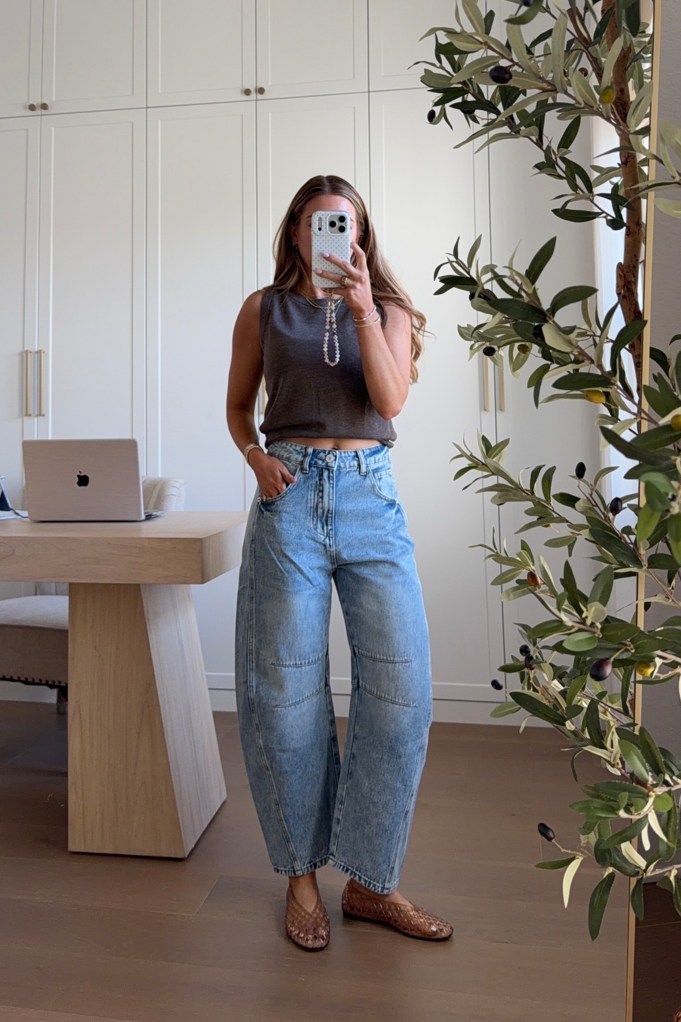 amazon barrel jeans. i like the wash but the crotch does feel a lil too long 

#LTKSeasonal #LTKPetite #LTKootd