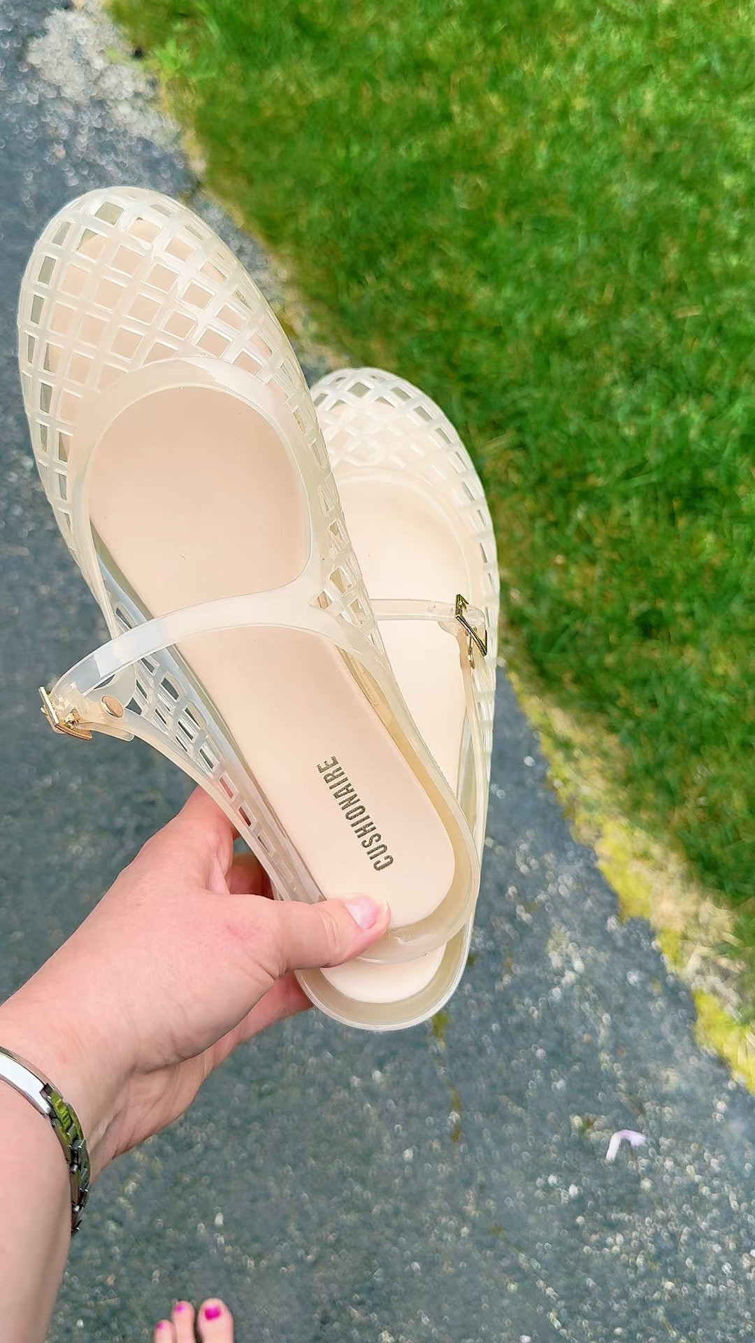 CUSHIONAIRE Java Casual Womens Jelly Flats with Adjustable Strap, Closed Toe Mary Janes Mule Design, Waterproof Jelly Sandals for Women

#LTKWorkwear #LTKSwim #LTKootd