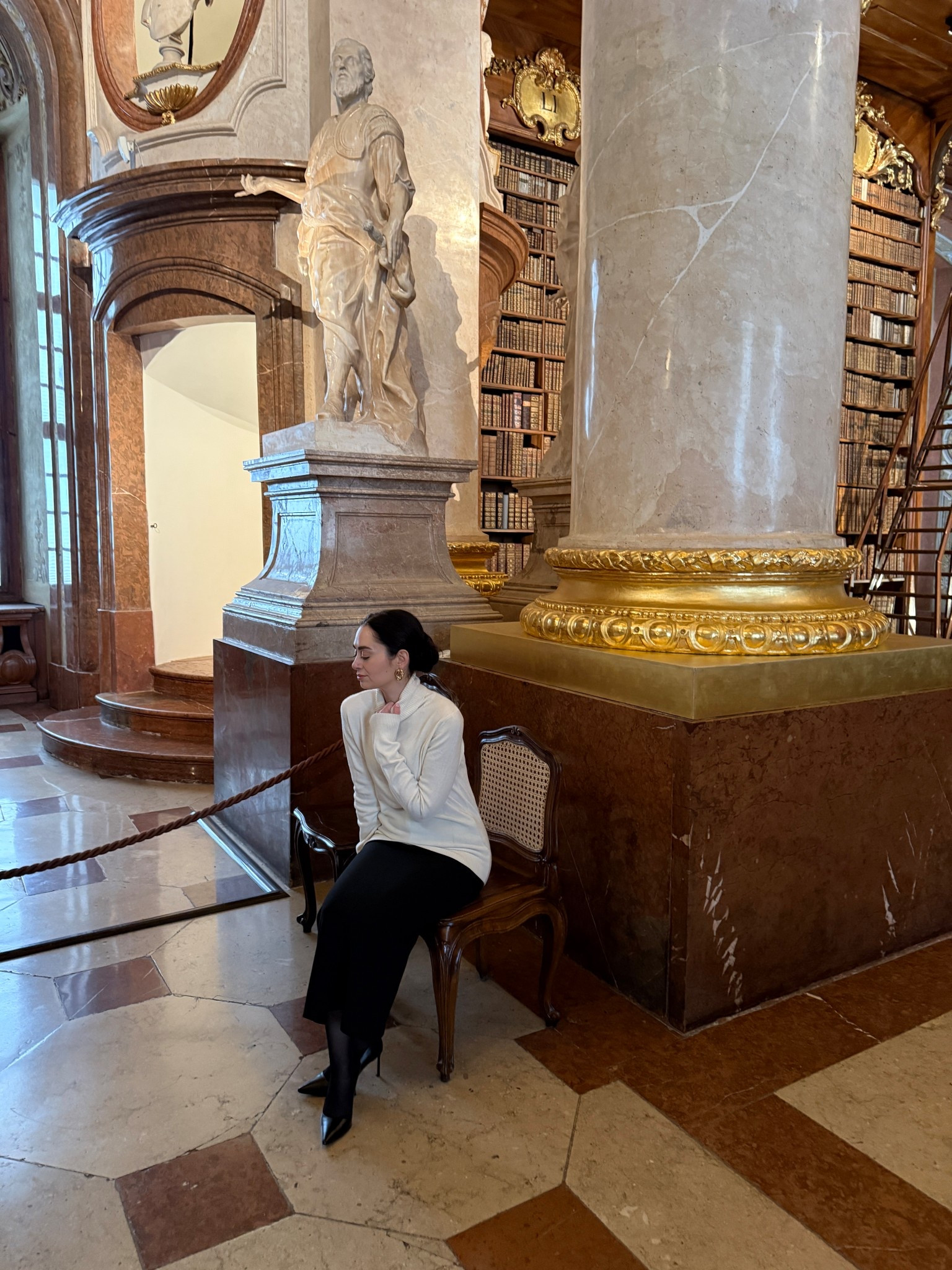 Sweater: Noul
Skirt: Babaton
Heels: Via Spiga
Earrings: Mango

#LTKwinter #LTKtravel #LTKpetite