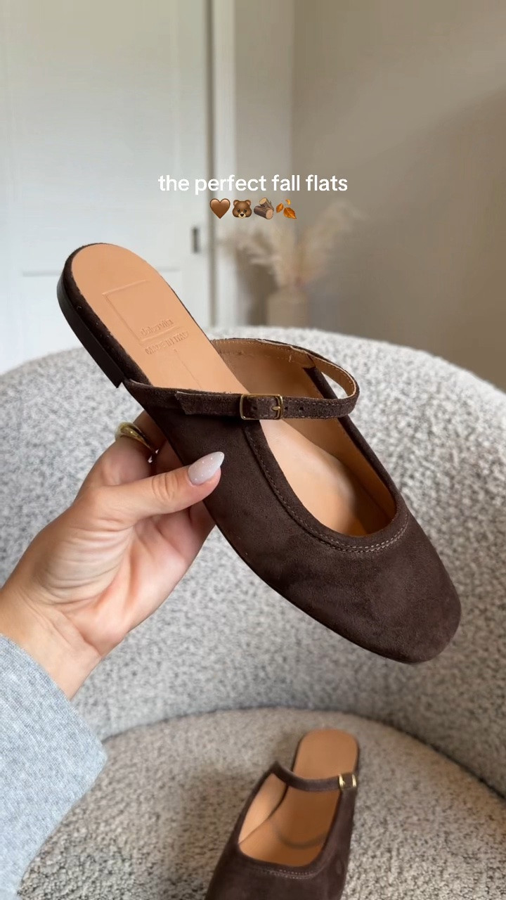 Found the cutest fall flats 🤎 I’ll have them linked on my LTK.


#fallshoes #flats #fallflats