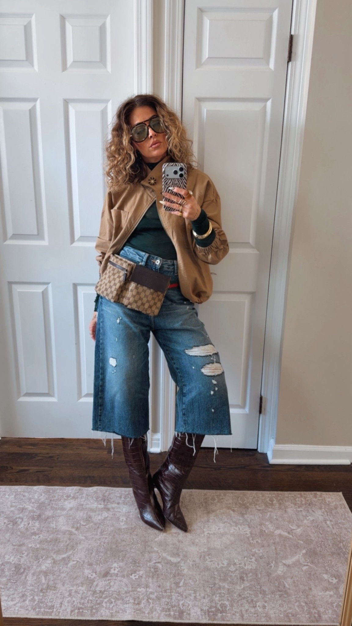 Wearing XS in the jacket and size 2 in the Bermudas 