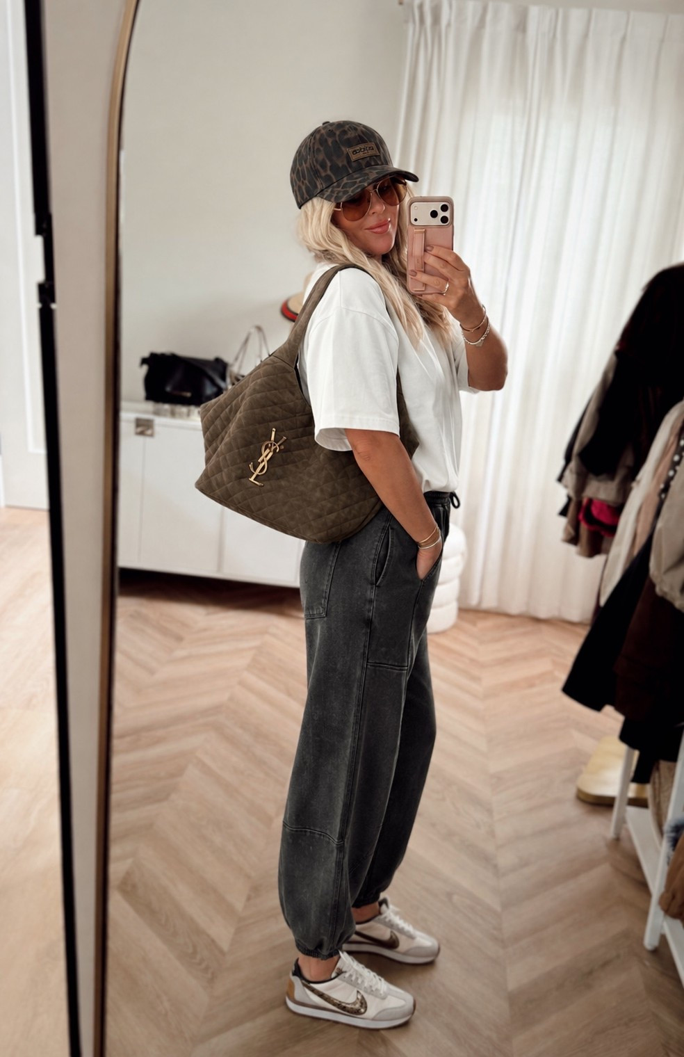 🍂🧡Comfy + a basic tee with all the good accessories to make it feel put together. And can we talk about the leopard Adidas hat + Nike sneakers?! 👀 LOVE! 🏐




fall casual outfit, running errands outfit, casual fall style, women’s fall outfits 2026

#LTKootd #LTKSaleAlert #LTKActive