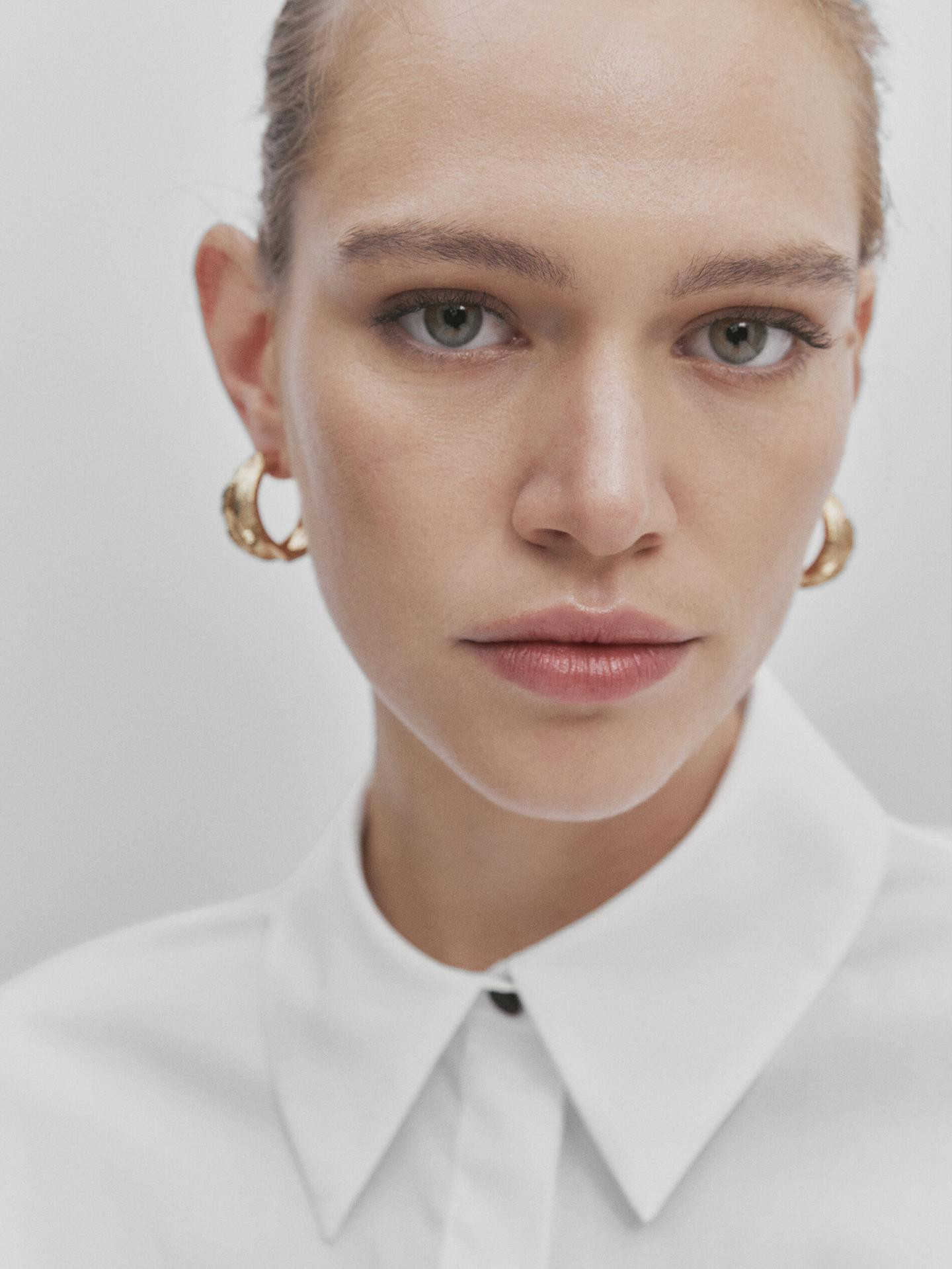 Hemd mit Schlitz und Raffung am Rücken - Studio | Massimo Dutti DE