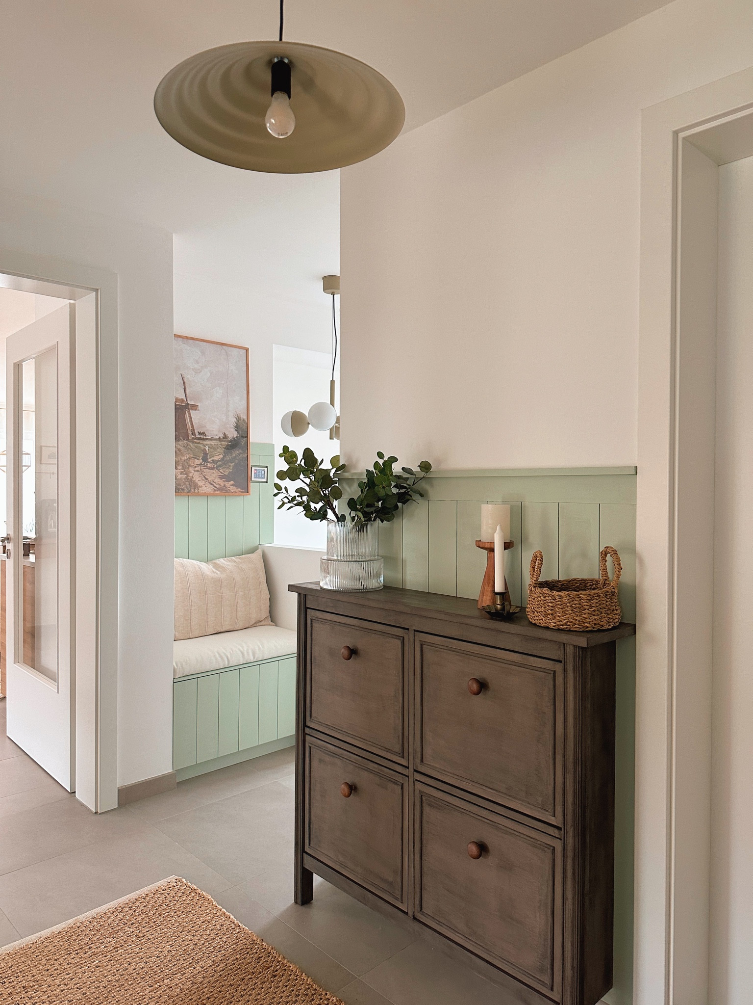 Entryway. Entryway decor. Hallway. Flur. Eingang. Cozy Nook. Shoe cabinet. Ikea hack. All season decor. Paint colour. Ikea hemnes diy. Diy entryway.