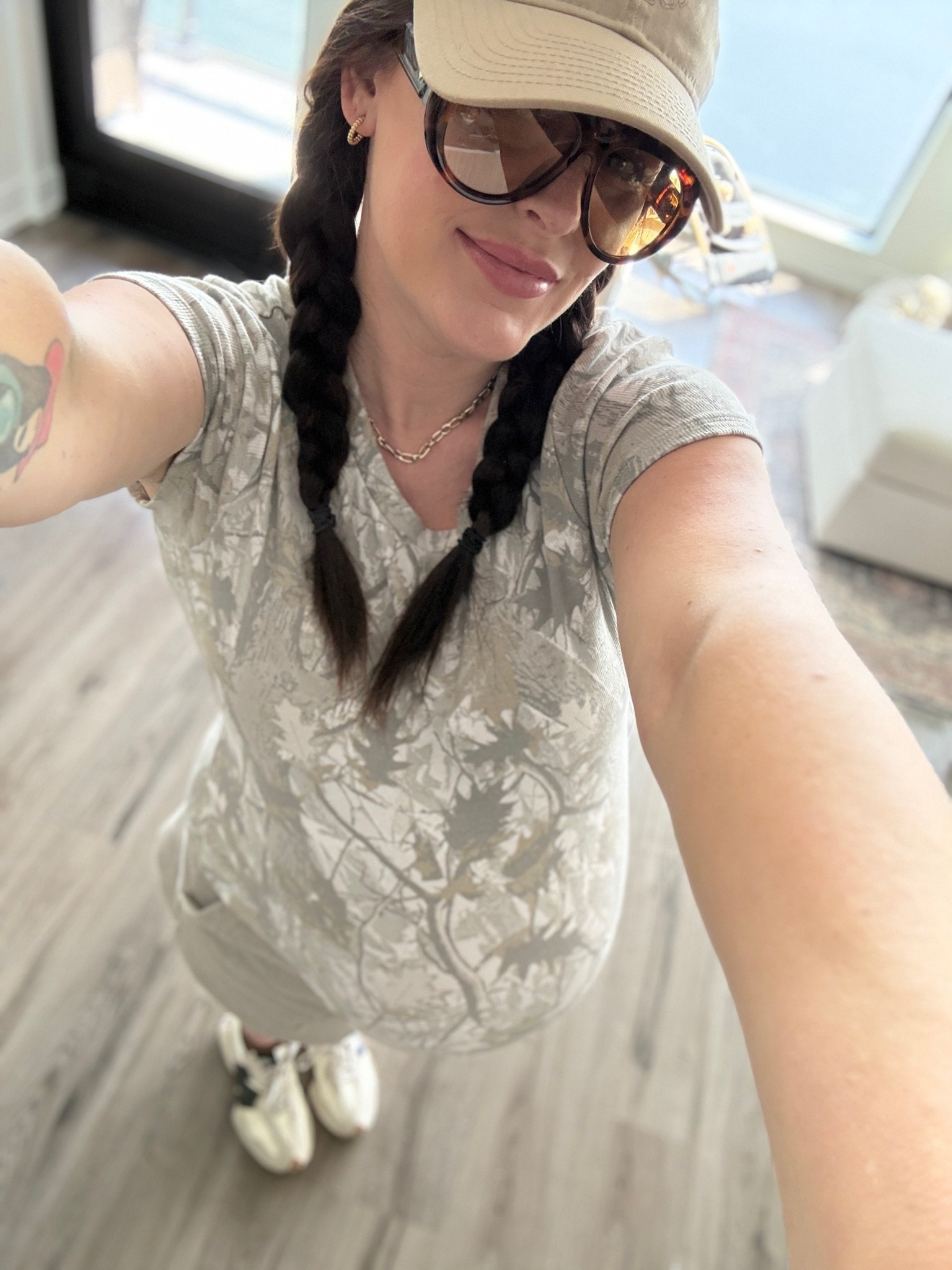 Aritzia Ribbed Tee - wearing a size XL to fit the bump

#LTKcanada #LTKfall #LTKmaternity