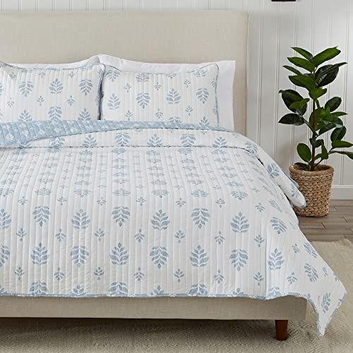 3-Piece Reversible French Floral Queen Quilt Set with Shams. All-Season Bedspread, Comfortable, S... | Amazon (US)