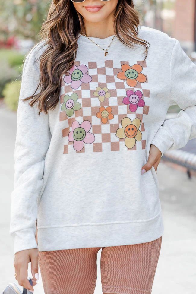 Daisy Checkered Heather Ash Graphic Sweatshirt | Pink Lily