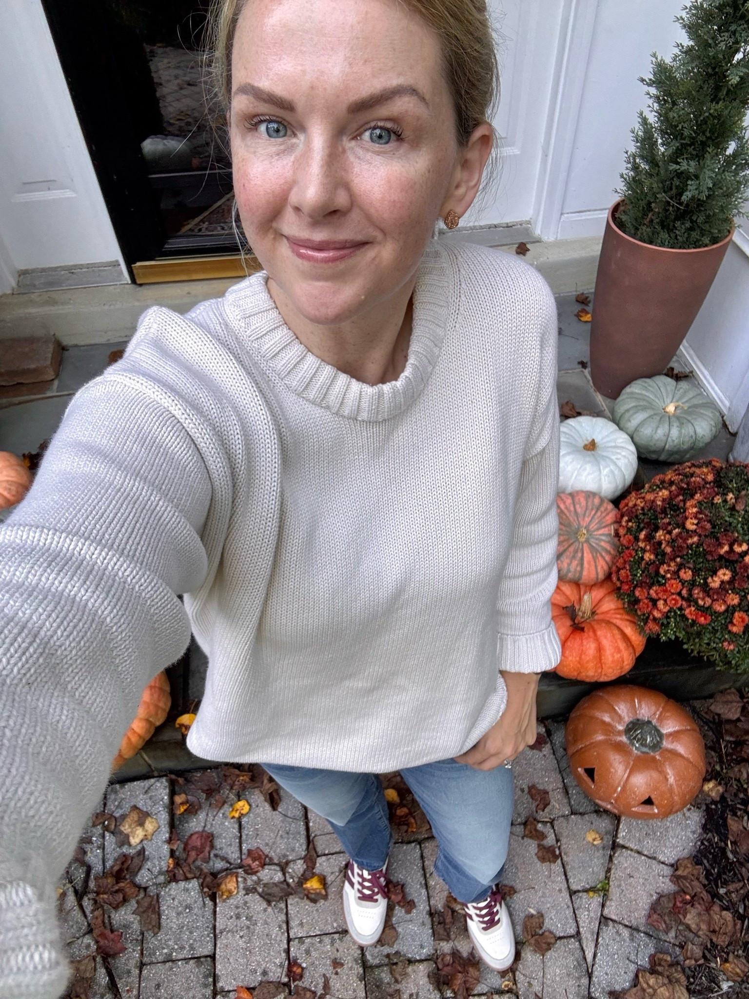 cozy 100% cotton sweater on sale for under $50.
Love the feel and weight of it! I’m in my true size so size down if you don’t want it so oversized. Also come in a more cropped length. Lots of colors & stripes