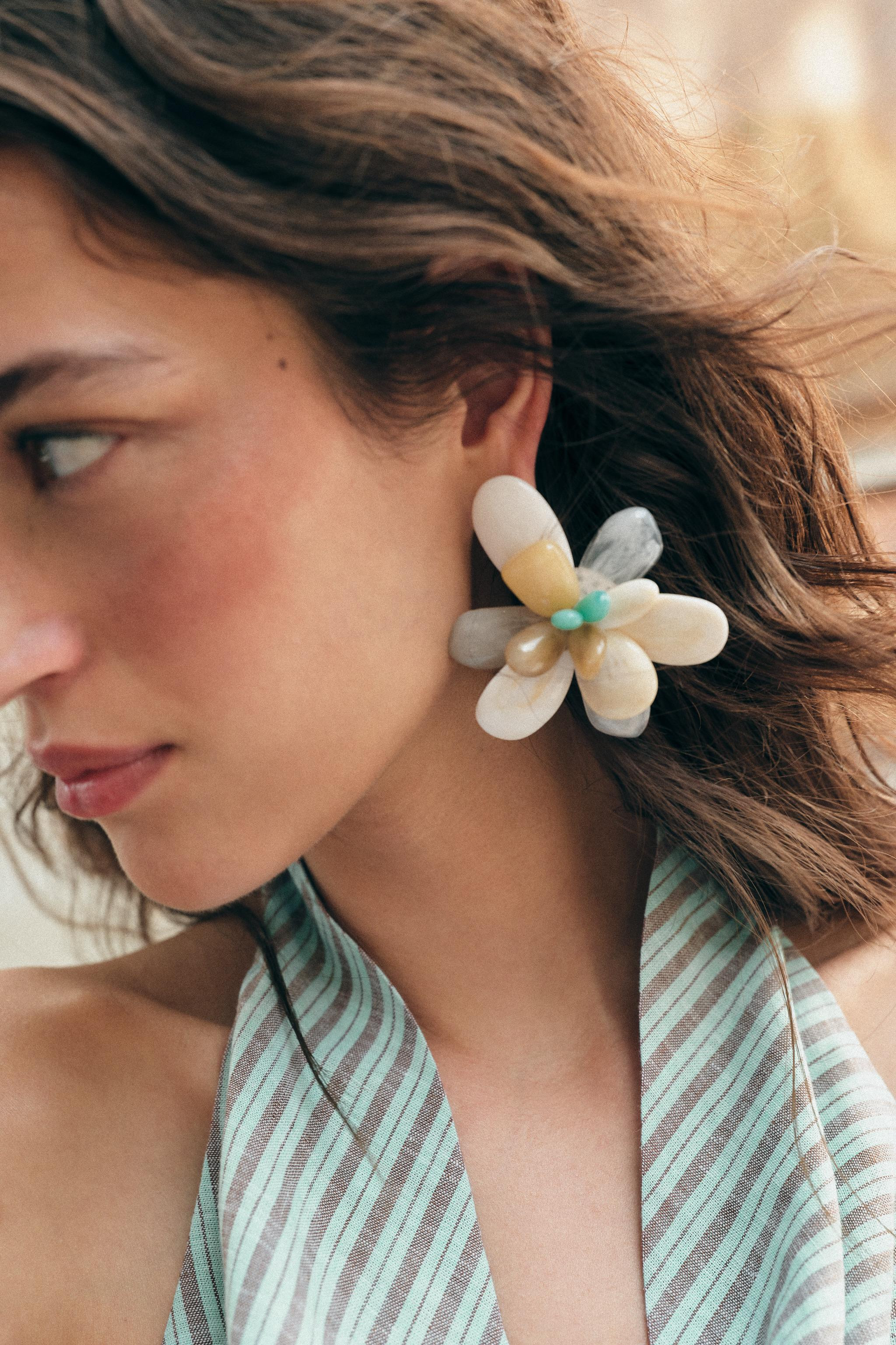 DescriptionCompositionMeasurementsModel height: 173 cmMetal stud earrings featuring a colourful r... | Zara UK
