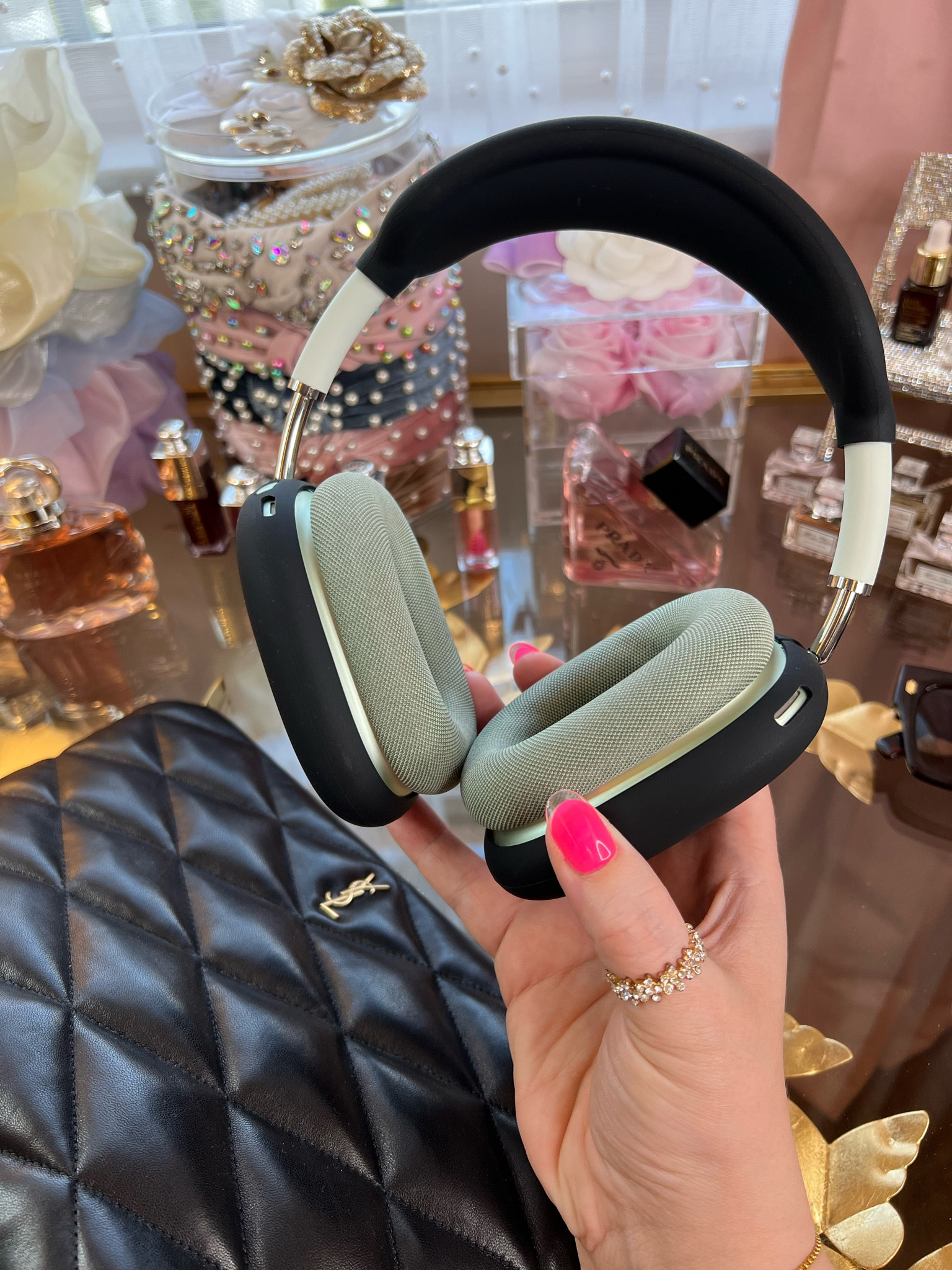 Apple AirPods Max Silicone and Clear Covers

#apple #appleaccesories #amazonfinds #amazonmusthaves #appleairpodsmax

#LTKstyletip #LTKtravel #LTKunder50