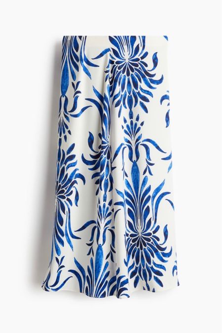 Blue and white patterned midi skirt 

#LTKstyletip #LTKSeasonal #LTKfindsunder50