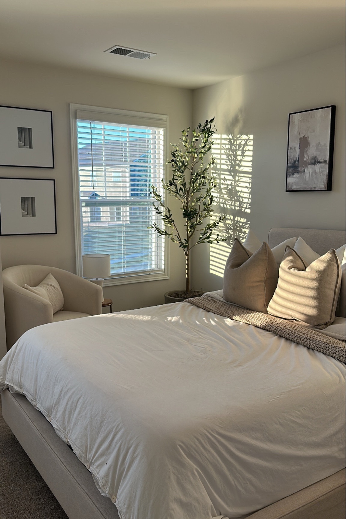 Amanda’s Bedroom is almost complete! We are really trying to pull in some darker tones to add dimension and warmth!

Home Home decor Home decor inspo Accent chair Bedroom ideas Bedroom decor Neutral home decor 

#LTKhome #LTKMostLoved