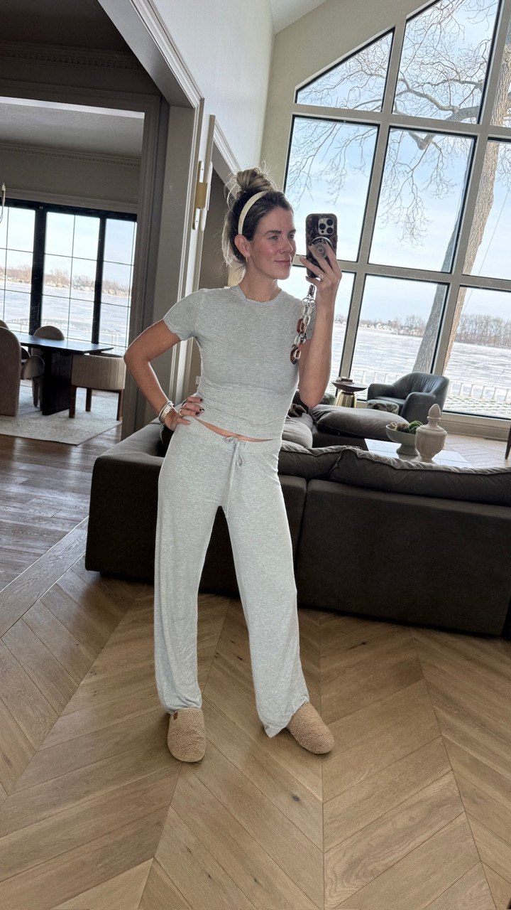 In need of good loungewear?? just posted this in black but the grey is ✨chefs kiss✨

#LTKootd #LTKselfcare #LTKValentine