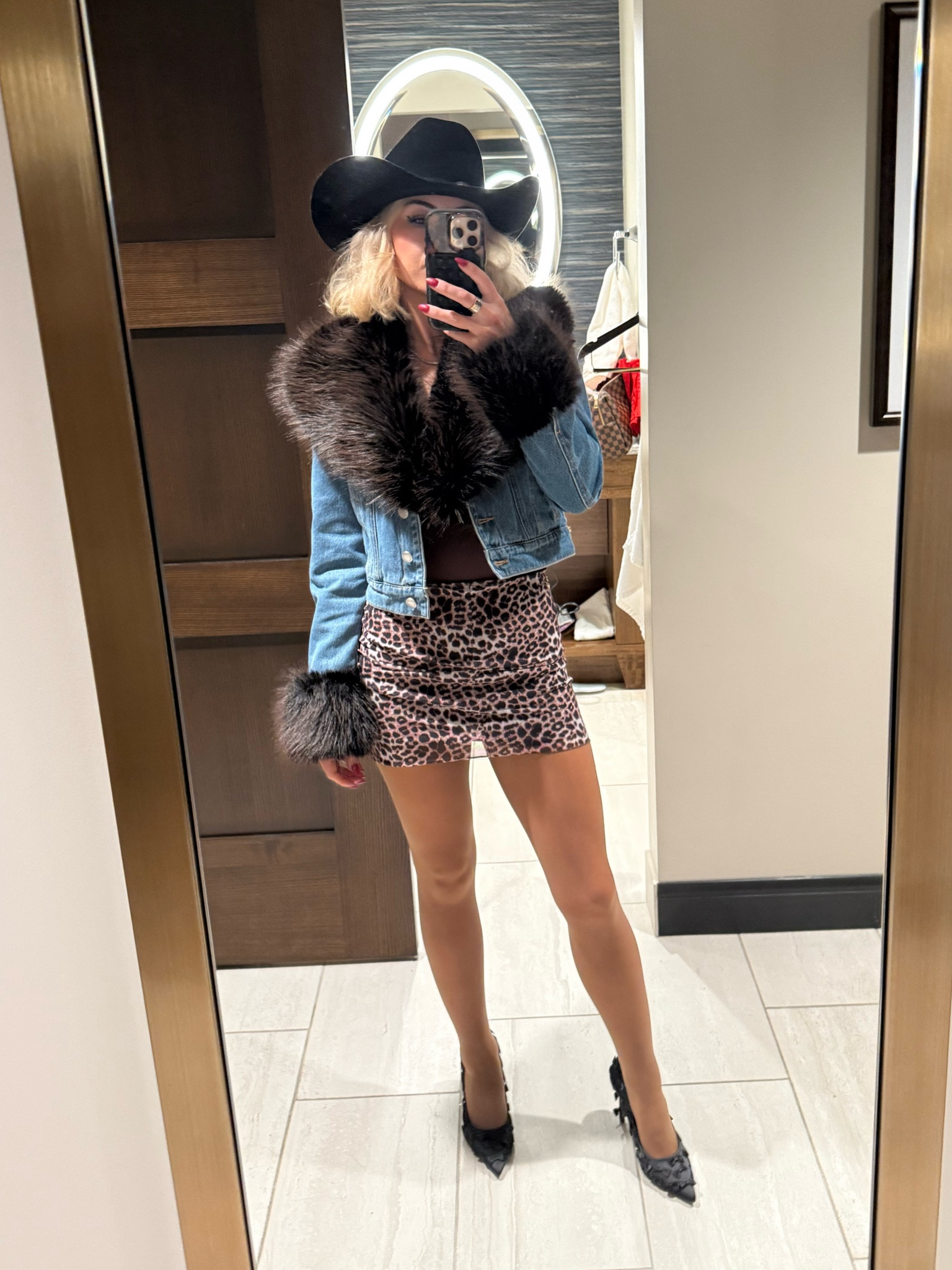 A cowgirls dream 🤠#denimjacket#fur#westernglam
