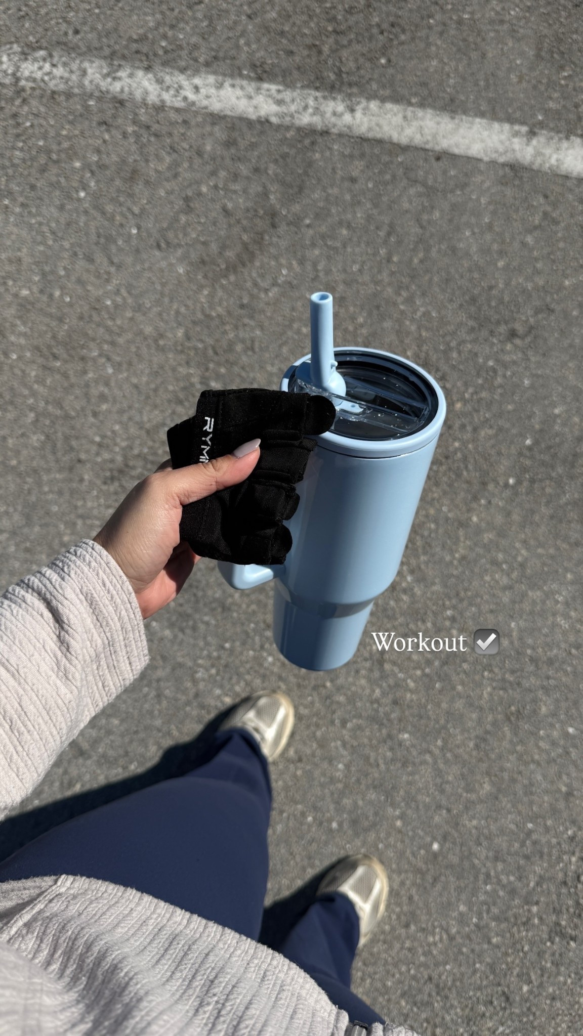 Workout ☑️


Hydrojug
Workout gloves 

#LTKdayinmylife #LTKfitnessgoals #LTKActive