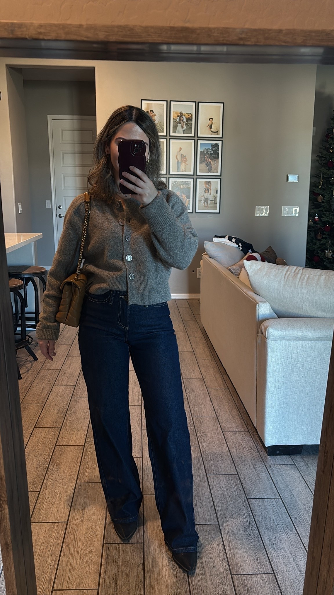 Zara, cardigan in M, jeans Walmart 0/TTS, booties Nordstrom rack, bag Saint Laurent Lou Lou in dark brown. 

#outfits #fallstyle #outfitideas #momstyle #styletip #walmartfashion #walmartstyle #noboundaries #saintlaurentbag #luxurybags #nordstromrack #nordstromfinds #zara #zaracardigan #cardigan #blackbooties #giftsforher 

#LTKootd #LTKU #LTKFindsUnder100