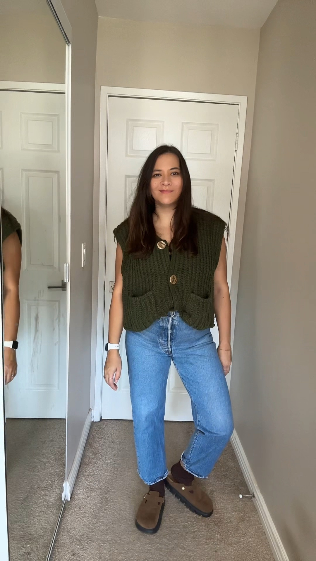 Can’t use the sound on LTK 🤣 

What I wore on a fall day in California 

Sweater vest: Amazon 
Jeans: Levi’s 
Shoes Birkenstocks platform clogs (linked a bunch of them hopefully you find a pair in stock!) 

#LTKShoeCrush #LTKStyleTip