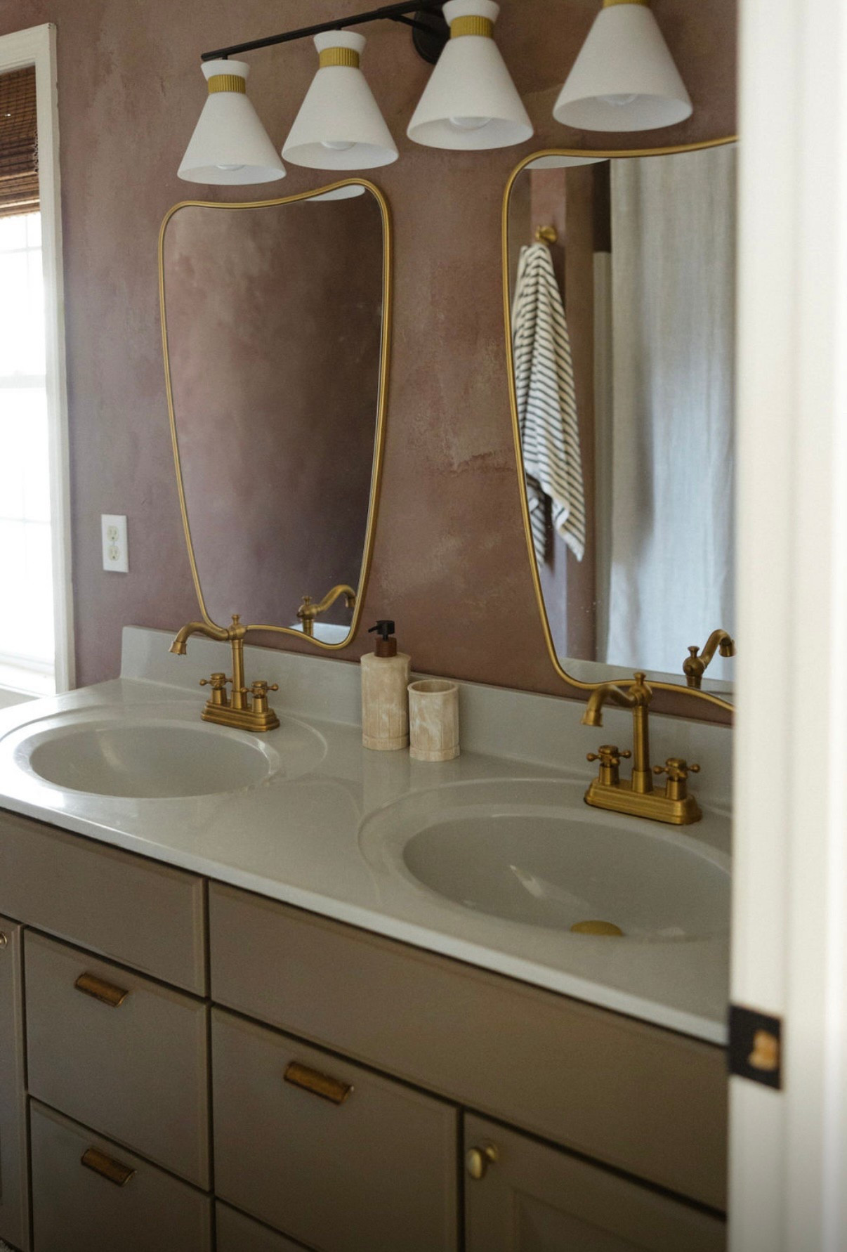 Bathroom inspo #mirror #vanity #bathroom #vanityknobs 

#LTKHome