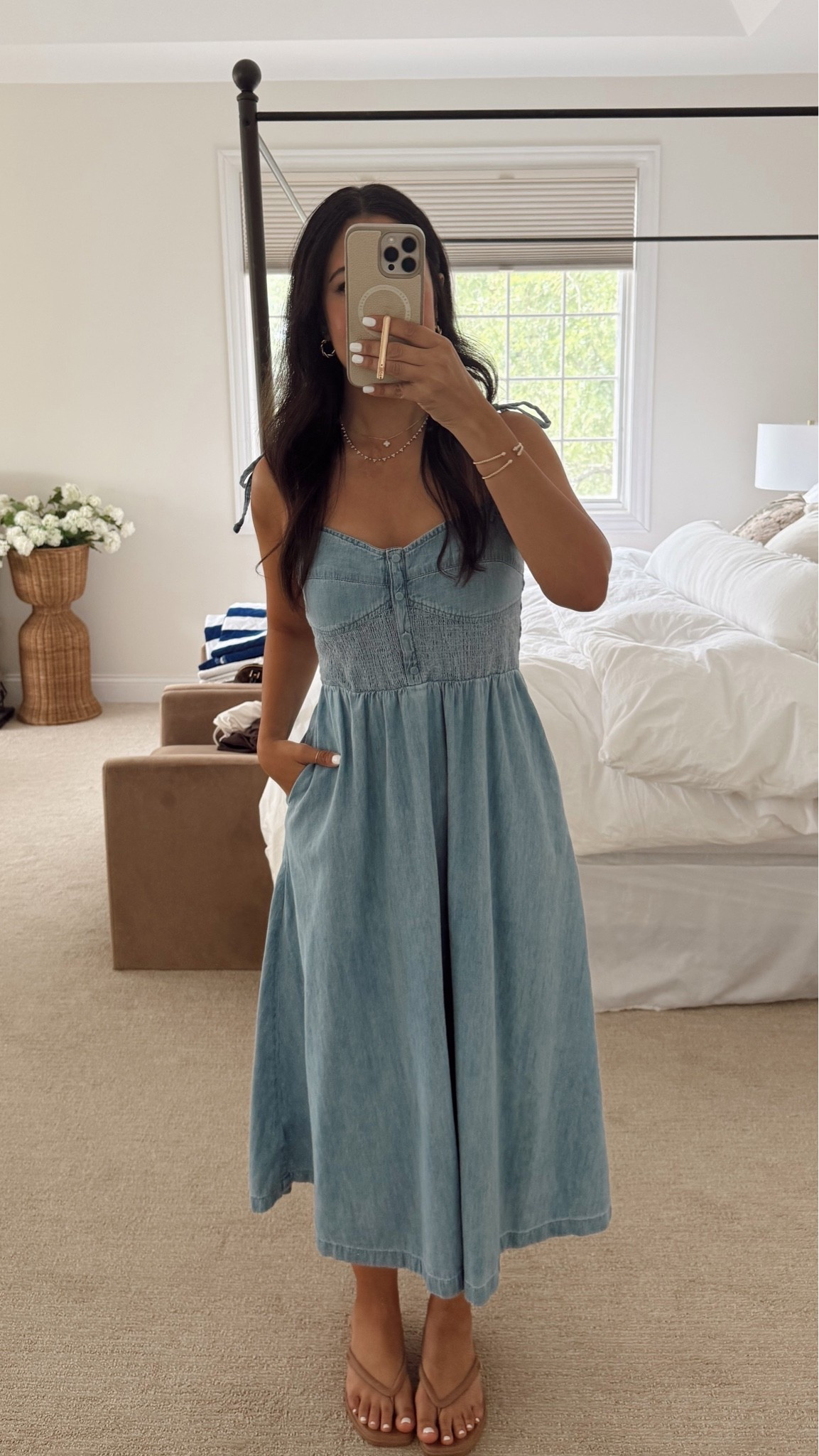 OOTD! Older dress from the GAP, can’t link it so rounded up some others that are similar!

#LTKootd #LTKTravel