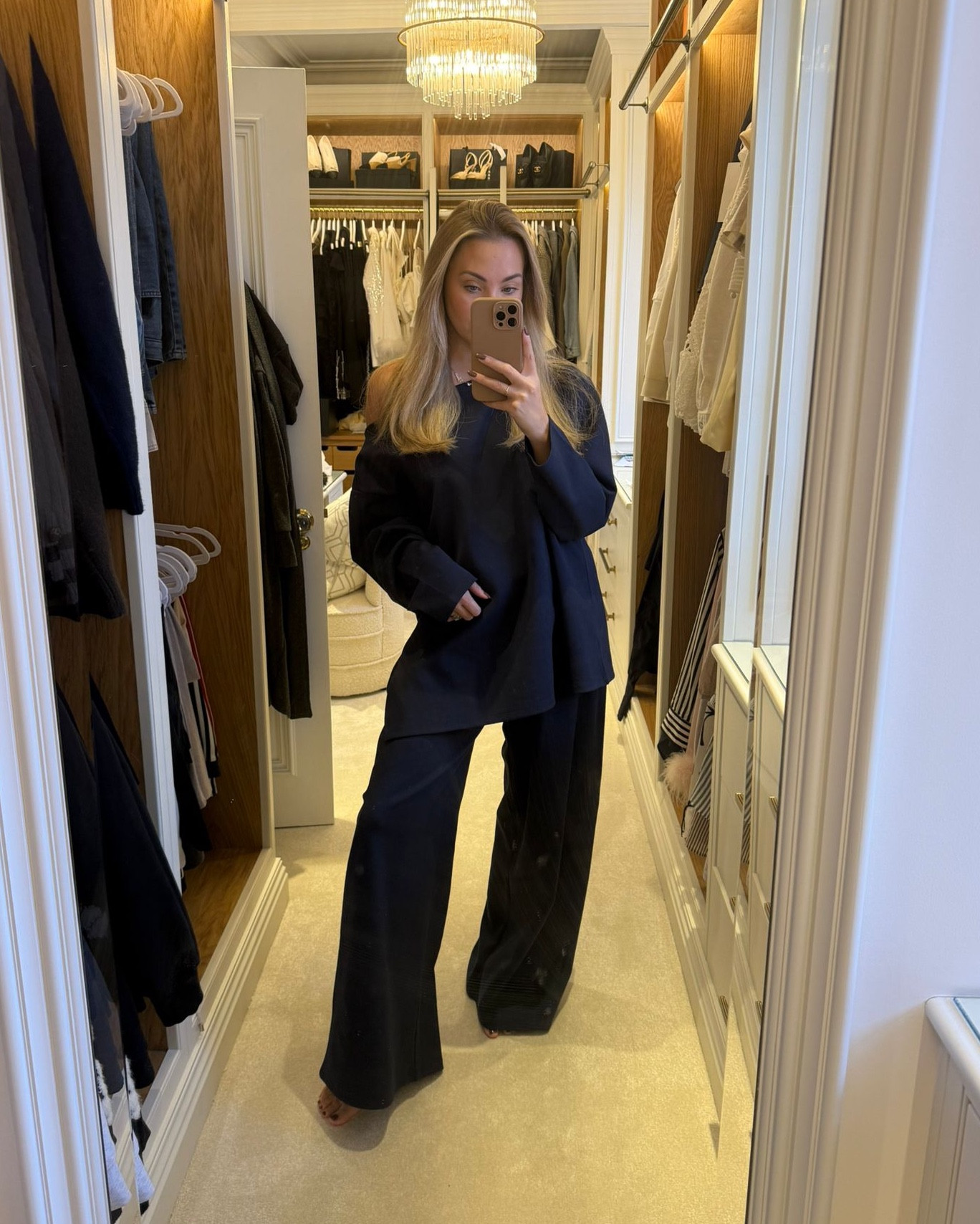 Living in this cosy ASOS co-ord at the mo ✨🫶🏼

Autumn outfit, athleisure, cosy outfit, comfy outfit, joggers, off the shoulder jumper

#LTKhome #LTKFashionMonth #LTKautumn